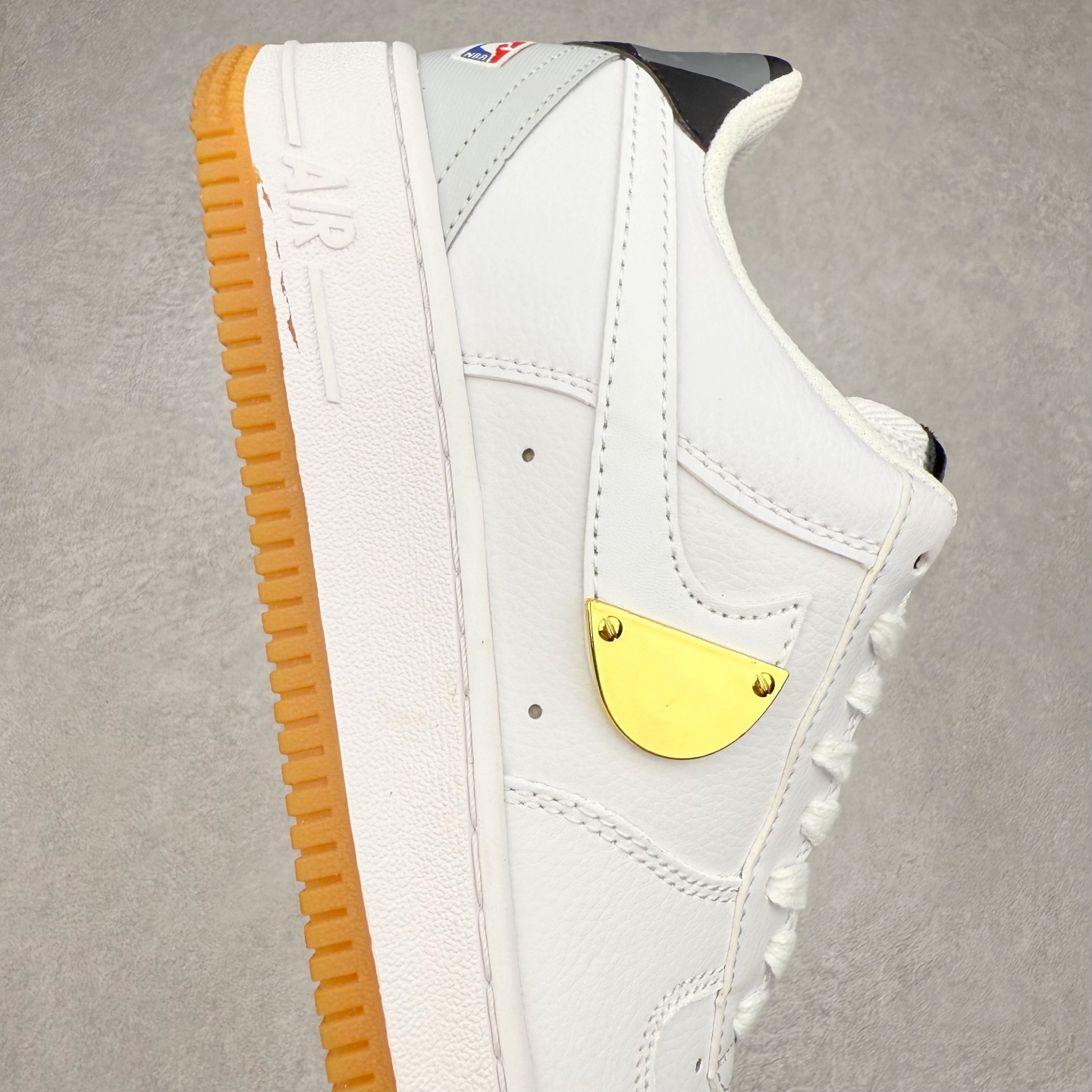 图片[6]-＃福利特价 NK Air Force 1´07 Low 空军一号低帮百搭休闲运动板鞋 柔软、弹性十足的缓震性能和出色的中底设计 横跨复古与现代的外型结合 造就出风靡全球 三十多年的Force 1 直到今天还深受青睐 尺码：36 36.5 37.5 38 38.5 39 40 40.5 41 42 42.5 43 44 44.5 45-选品中心
