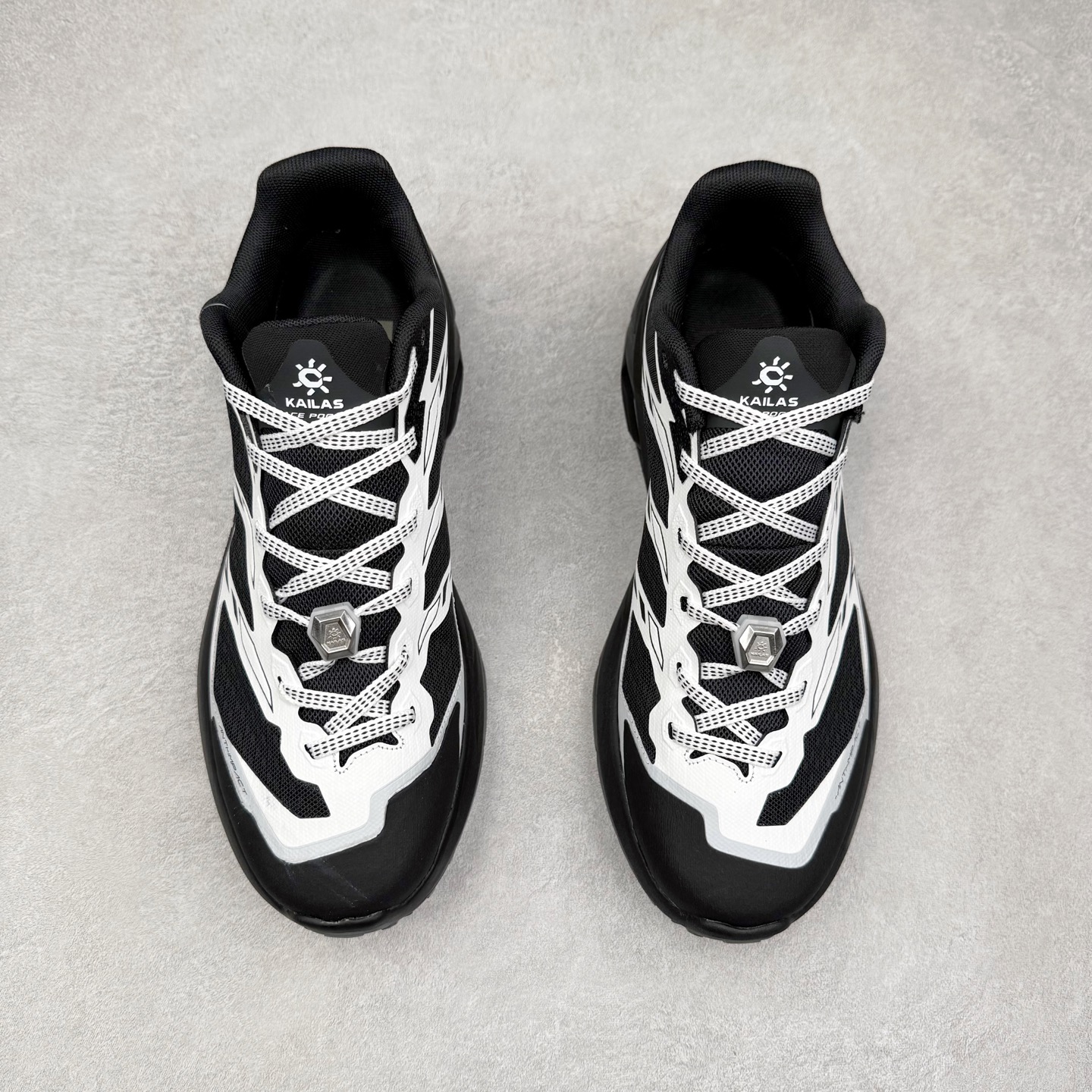 图片[2]-凯乐石 KAILAS C 4 25款舒适缓冲徒步 织物TPU减震防滑透气包裹性轻便低帮 超强抓地力越野跑步鞋 KAILAS凯乐石品牌是全球三大全系攀登品牌之一，于2003年创立于中国广州，致力于为有攀登梦想的户外运动员及爱好者，研发制造功能性专业装备，满足他们在极限环境下安全舒适的需求，凯乐石专注于科技面料的开发及专业功能设计，产品线覆盖登山、攀岩、徒步、越野跑山、露营、旅行等多项户外运动，通过运动员的测试反馈，不断进化迭代，产品荣获国内外大奖71座，发明专利21个，更突破性的自主研发攀登器械，打造出中国的攀登硬实力。实拍调校N版已经零色差零失真 百分百还原实物色彩所见即所得 不存在货不对板色差等低级问题 选购参考实物拍摄 不混卖不参货 只用心做好货严格选品 承诺混一赔十 尺码：36 36.5 37.5 38 38.5 39 40 40.5 41 42 42.5 43 44 44.5 45-选品中心