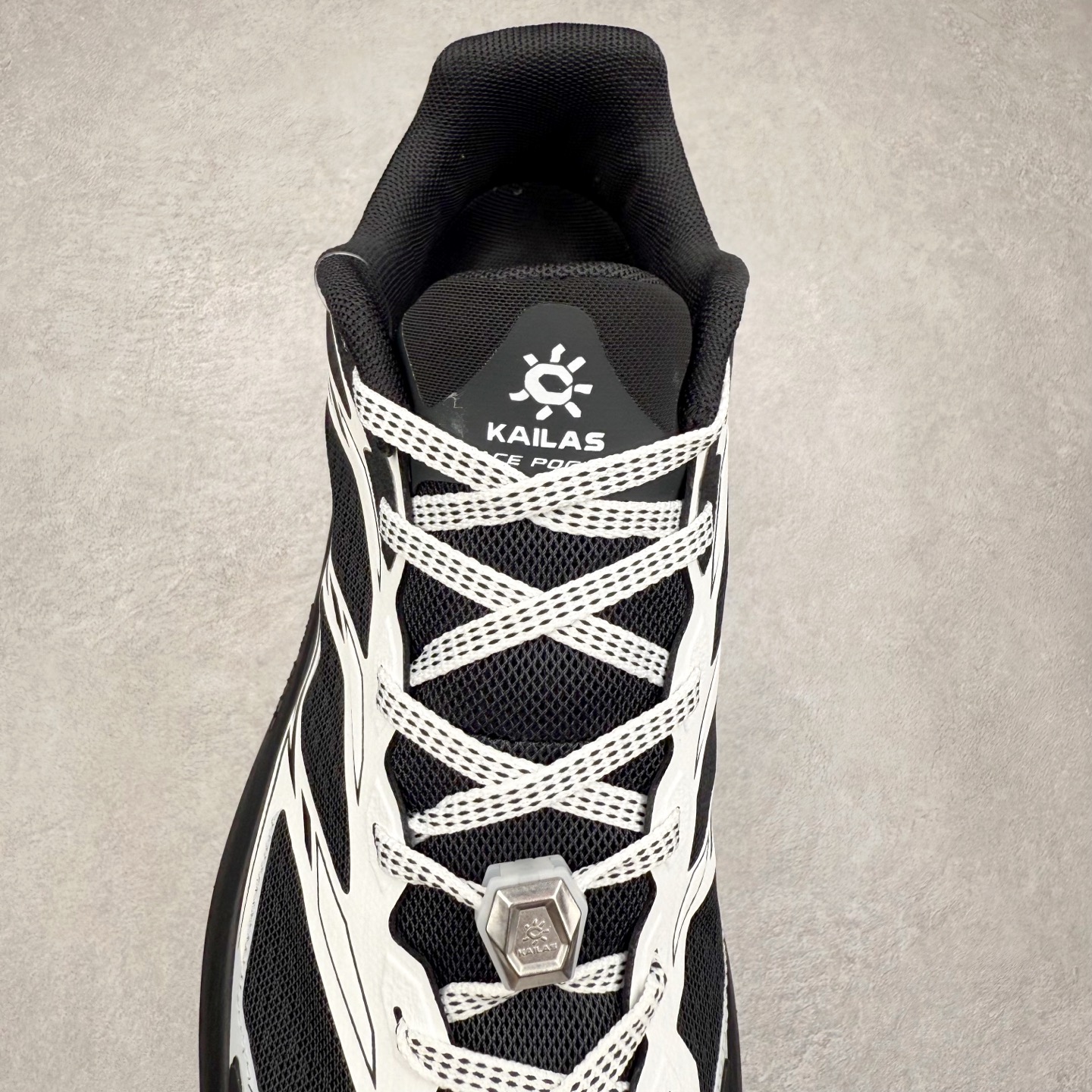 图片[5]-凯乐石 KAILAS C 4 25款舒适缓冲徒步 织物TPU减震防滑透气包裹性轻便低帮 超强抓地力越野跑步鞋 KAILAS凯乐石品牌是全球三大全系攀登品牌之一，于2003年创立于中国广州，致力于为有攀登梦想的户外运动员及爱好者，研发制造功能性专业装备，满足他们在极限环境下安全舒适的需求，凯乐石专注于科技面料的开发及专业功能设计，产品线覆盖登山、攀岩、徒步、越野跑山、露营、旅行等多项户外运动，通过运动员的测试反馈，不断进化迭代，产品荣获国内外大奖71座，发明专利21个，更突破性的自主研发攀登器械，打造出中国的攀登硬实力。实拍调校N版已经零色差零失真 百分百还原实物色彩所见即所得 不存在货不对板色差等低级问题 选购参考实物拍摄 不混卖不参货 只用心做好货严格选品 承诺混一赔十 尺码：36 36.5 37.5 38 38.5 39 40 40.5 41 42 42.5 43 44 44.5 45-选品中心