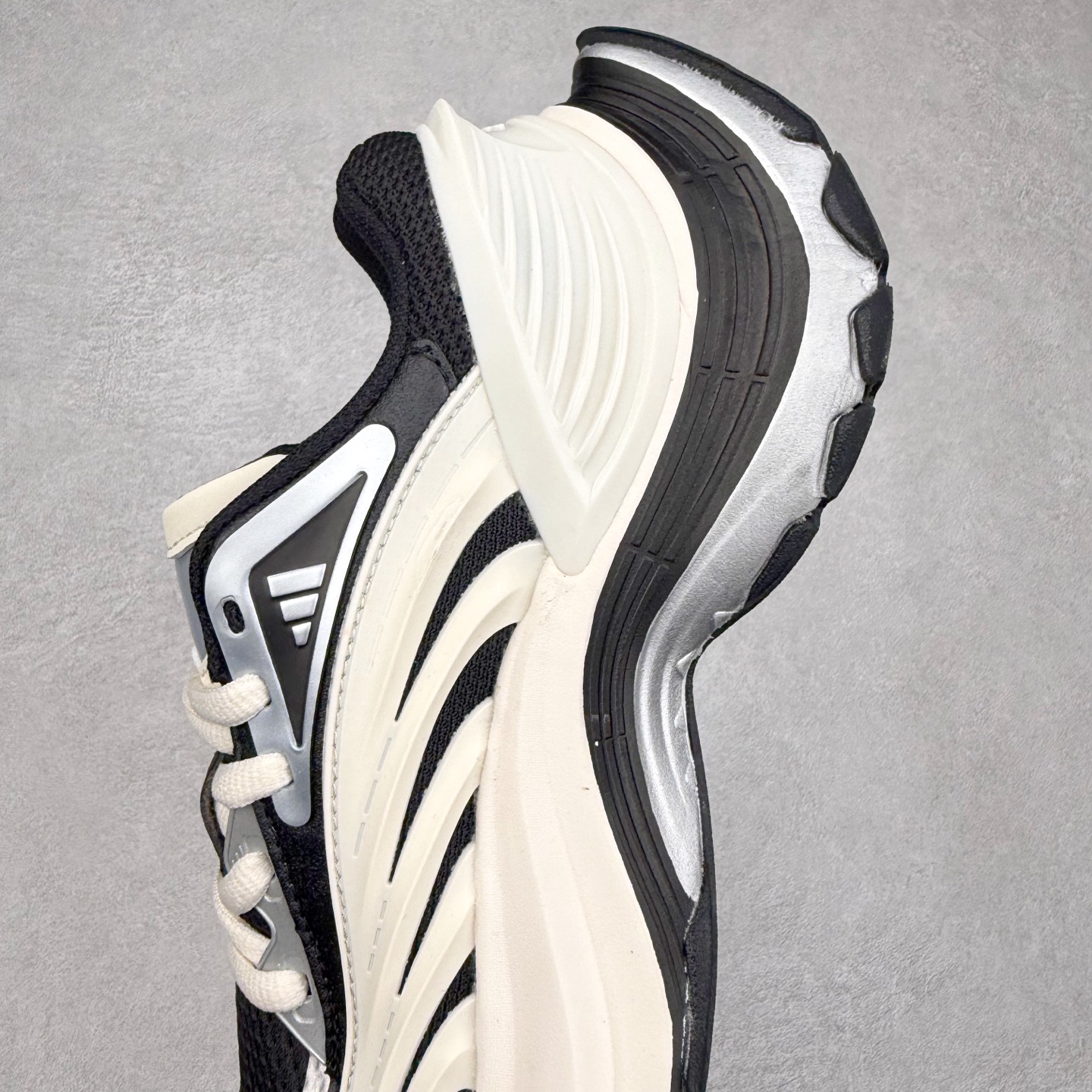 图片[7]-AD XLG MTW系列 舒适百搭防滑耐磨低帮跑步鞋老爹鞋 IH1571 鞋面采用贯穿式银条 完整的线条流畅度带来充分的视觉享受 鞋舌若隐若现的LOGO充满神秘感 夸张的鞋后跟幅度设计 线条感延伸至后跟标志三条杆彰显adidas调性 中底采用LIGHT STRIKE科技 在满足穿搭属性的同时提供舒适的脚感 完整的流线型设计语言 从鞋面贯穿到鞋底以及鞋花纹路 颜值与实力兼具 秀场与日常皆融 未来已来 让我们继续期待 实拍调校N版已经零色差零失真 百分百还原实物色彩所见即所得 不存在货不对板色差等低级问题 选购参考实物拍摄 不混卖不参货 只用心做好货严格选品 承诺混一赔十 尺码：36 36.5 37.5 38 38.5 39 40 40.5 41 42 42.5 43 44 44.5 45-选品中心