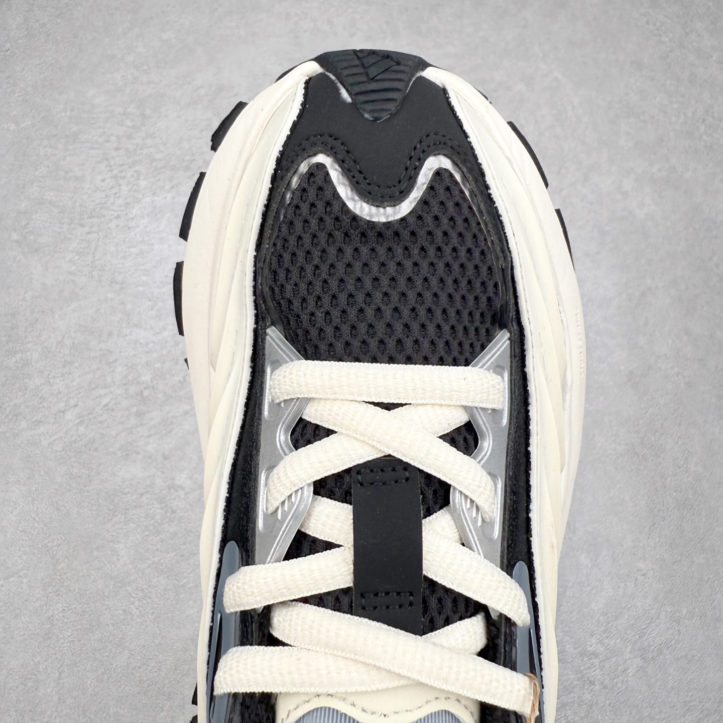 图片[4]-AD XLG MTW系列 舒适百搭防滑耐磨低帮跑步鞋老爹鞋 IH1571 鞋面采用贯穿式银条 完整的线条流畅度带来充分的视觉享受 鞋舌若隐若现的LOGO充满神秘感 夸张的鞋后跟幅度设计 线条感延伸至后跟标志三条杆彰显adidas调性 中底采用LIGHT STRIKE科技 在满足穿搭属性的同时提供舒适的脚感 完整的流线型设计语言 从鞋面贯穿到鞋底以及鞋花纹路 颜值与实力兼具 秀场与日常皆融 未来已来 让我们继续期待 实拍调校N版已经零色差零失真 百分百还原实物色彩所见即所得 不存在货不对板色差等低级问题 选购参考实物拍摄 不混卖不参货 只用心做好货严格选品 承诺混一赔十 尺码：36 36.5 37.5 38 38.5 39 40 40.5 41 42 42.5 43 44 44.5 45-选品中心