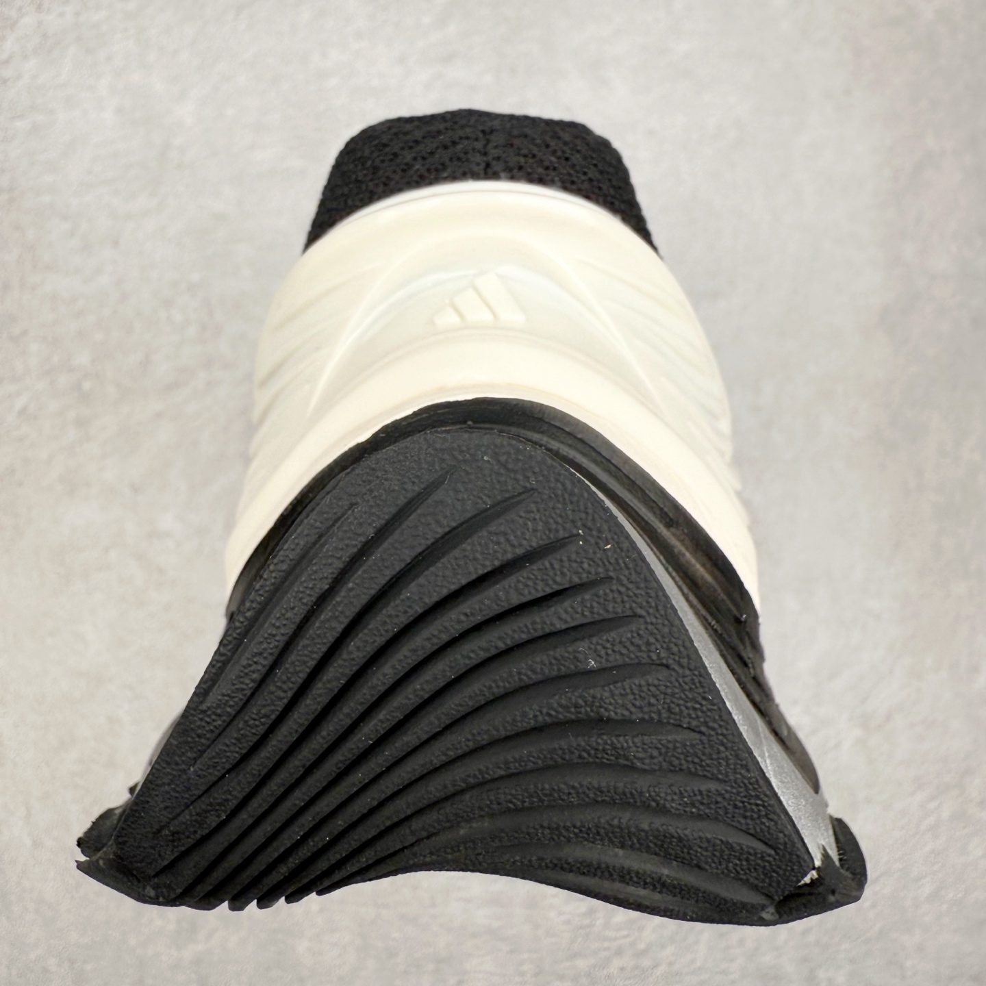 图片[8]-AD XLG MTW系列 舒适百搭防滑耐磨低帮跑步鞋老爹鞋 IH1571 鞋面采用贯穿式银条 完整的线条流畅度带来充分的视觉享受 鞋舌若隐若现的LOGO充满神秘感 夸张的鞋后跟幅度设计 线条感延伸至后跟标志三条杆彰显adidas调性 中底采用LIGHT STRIKE科技 在满足穿搭属性的同时提供舒适的脚感 完整的流线型设计语言 从鞋面贯穿到鞋底以及鞋花纹路 颜值与实力兼具 秀场与日常皆融 未来已来 让我们继续期待 实拍调校N版已经零色差零失真 百分百还原实物色彩所见即所得 不存在货不对板色差等低级问题 选购参考实物拍摄 不混卖不参货 只用心做好货严格选品 承诺混一赔十 尺码：36 36.5 37.5 38 38.5 39 40 40.5 41 42 42.5 43 44 44.5 45-选品中心