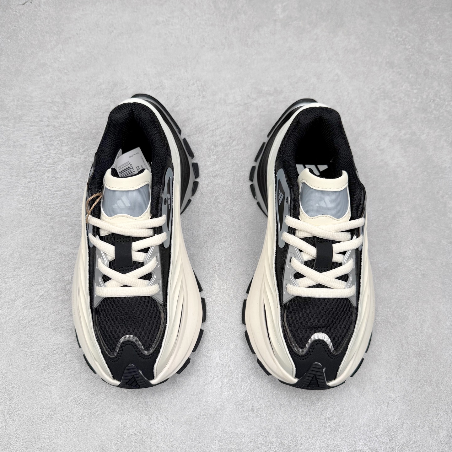 图片[2]-AD XLG MTW系列 舒适百搭防滑耐磨低帮跑步鞋老爹鞋 IH1571 鞋面采用贯穿式银条 完整的线条流畅度带来充分的视觉享受 鞋舌若隐若现的LOGO充满神秘感 夸张的鞋后跟幅度设计 线条感延伸至后跟标志三条杆彰显adidas调性 中底采用LIGHT STRIKE科技 在满足穿搭属性的同时提供舒适的脚感 完整的流线型设计语言 从鞋面贯穿到鞋底以及鞋花纹路 颜值与实力兼具 秀场与日常皆融 未来已来 让我们继续期待 实拍调校N版已经零色差零失真 百分百还原实物色彩所见即所得 不存在货不对板色差等低级问题 选购参考实物拍摄 不混卖不参货 只用心做好货严格选品 承诺混一赔十 尺码：36 36.5 37.5 38 38.5 39 40 40.5 41 42 42.5 43 44 44.5 45-选品中心