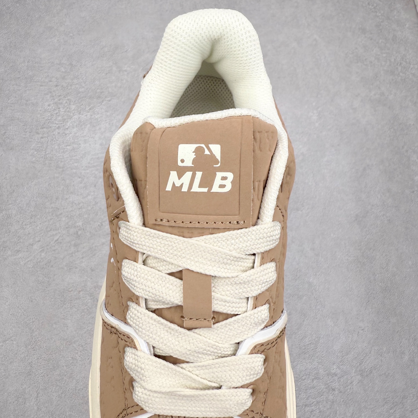 图片[5]-MLB Chunky Liner Basic 复古印花学长鞋系列低帮轻量增高厚底百搭休闲运动慢跑鞋板鞋 Korea韩国联名NY美国榄球纽约洋基队限定 韩国代购专供 全套原楦原纸板原厂数据开发 正确中底拉帮中底网布细节 平台代购专供 左脚内置芯片 韩国代购吊牌标贴 独家一比一RB+MD组合大底 高频后跟小人Logo精准对位立体饱满 正确网布加超迁鞋面 转印中底走线紧密 转印Logo工艺表层防刮不掉色 尺码：35 36 36.5 37.5 38 38.5 39 40 40.5 41 42 42.5 43 44 45-选品中心