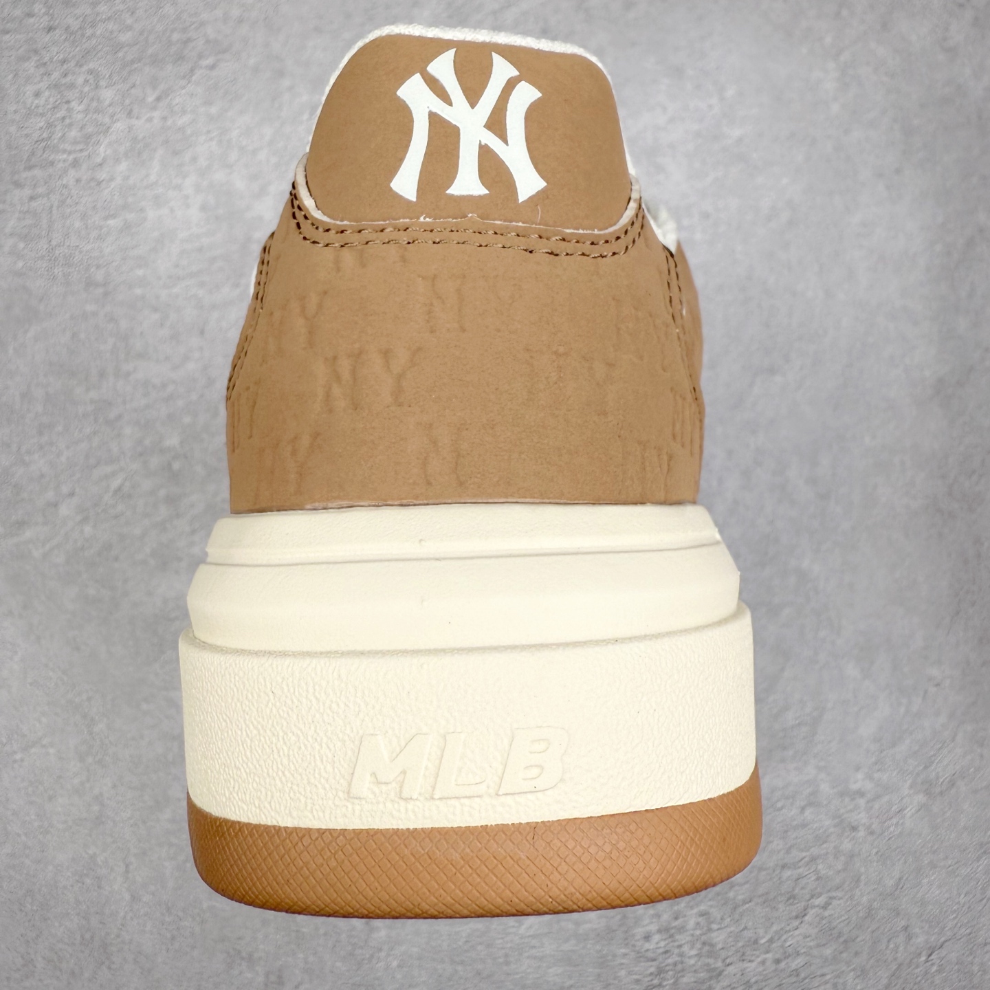 图片[8]-MLB Chunky Liner Basic 复古印花学长鞋系列低帮轻量增高厚底百搭休闲运动慢跑鞋板鞋 Korea韩国联名NY美国榄球纽约洋基队限定 韩国代购专供 全套原楦原纸板原厂数据开发 正确中底拉帮中底网布细节 平台代购专供 左脚内置芯片 韩国代购吊牌标贴 独家一比一RB+MD组合大底 高频后跟小人Logo精准对位立体饱满 正确网布加超迁鞋面 转印中底走线紧密 转印Logo工艺表层防刮不掉色 尺码：35 36 36.5 37.5 38 38.5 39 40 40.5 41 42 42.5 43 44 45-选品中心