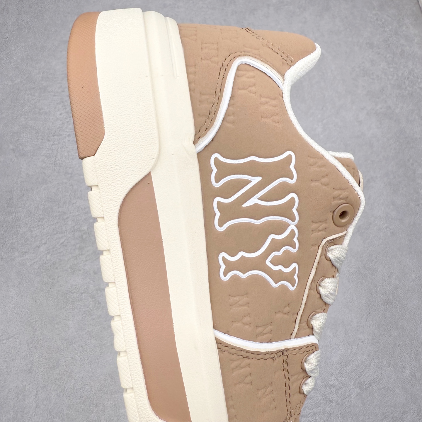 图片[6]-MLB Chunky Liner Basic 复古印花学长鞋系列低帮轻量增高厚底百搭休闲运动慢跑鞋板鞋 Korea韩国联名NY美国榄球纽约洋基队限定 韩国代购专供 全套原楦原纸板原厂数据开发 正确中底拉帮中底网布细节 平台代购专供 左脚内置芯片 韩国代购吊牌标贴 独家一比一RB+MD组合大底 高频后跟小人Logo精准对位立体饱满 正确网布加超迁鞋面 转印中底走线紧密 转印Logo工艺表层防刮不掉色 尺码：35 36 36.5 37.5 38 38.5 39 40 40.5 41 42 42.5 43 44 45-选品中心