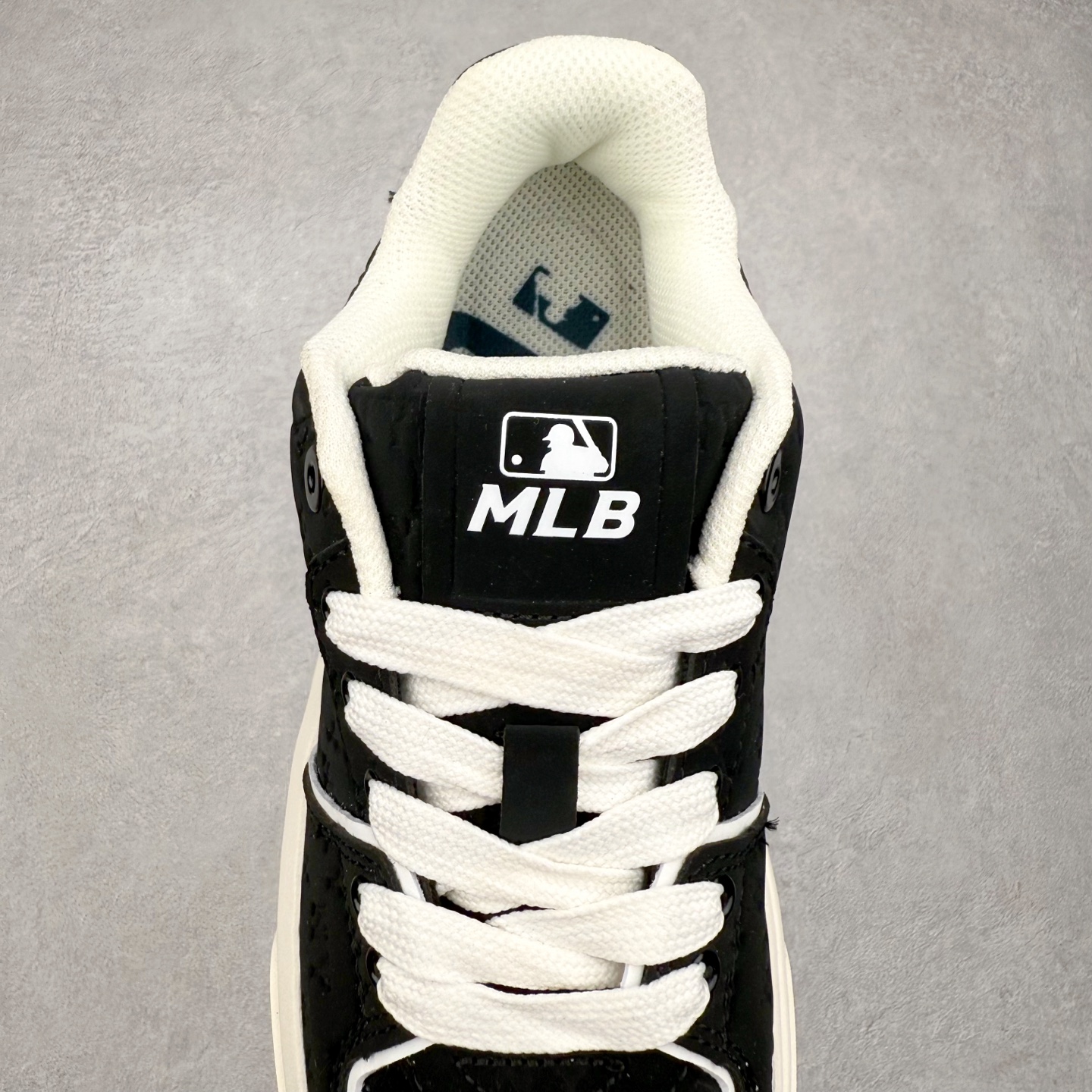 图片[5]-MLB Chunky Liner Basic 复古印花学长鞋系列低帮轻量增高厚底百搭休闲运动慢跑鞋板鞋 Korea韩国联名NY美国榄球纽约洋基队限定 韩国代购专供 全套原楦原纸板原厂数据开发 正确中底拉帮中底网布细节 平台代购专供 左脚内置芯片 韩国代购吊牌标贴 独家一比一RB+MD组合大底 高频后跟小人Logo精准对位立体饱满 正确网布加超迁鞋面 转印中底走线紧密 转印Logo工艺表层防刮不掉色 尺码：35 36 36.5 37.5 38 38.5 39 40 40.5 41 42 42.5 43 44 45-选品中心