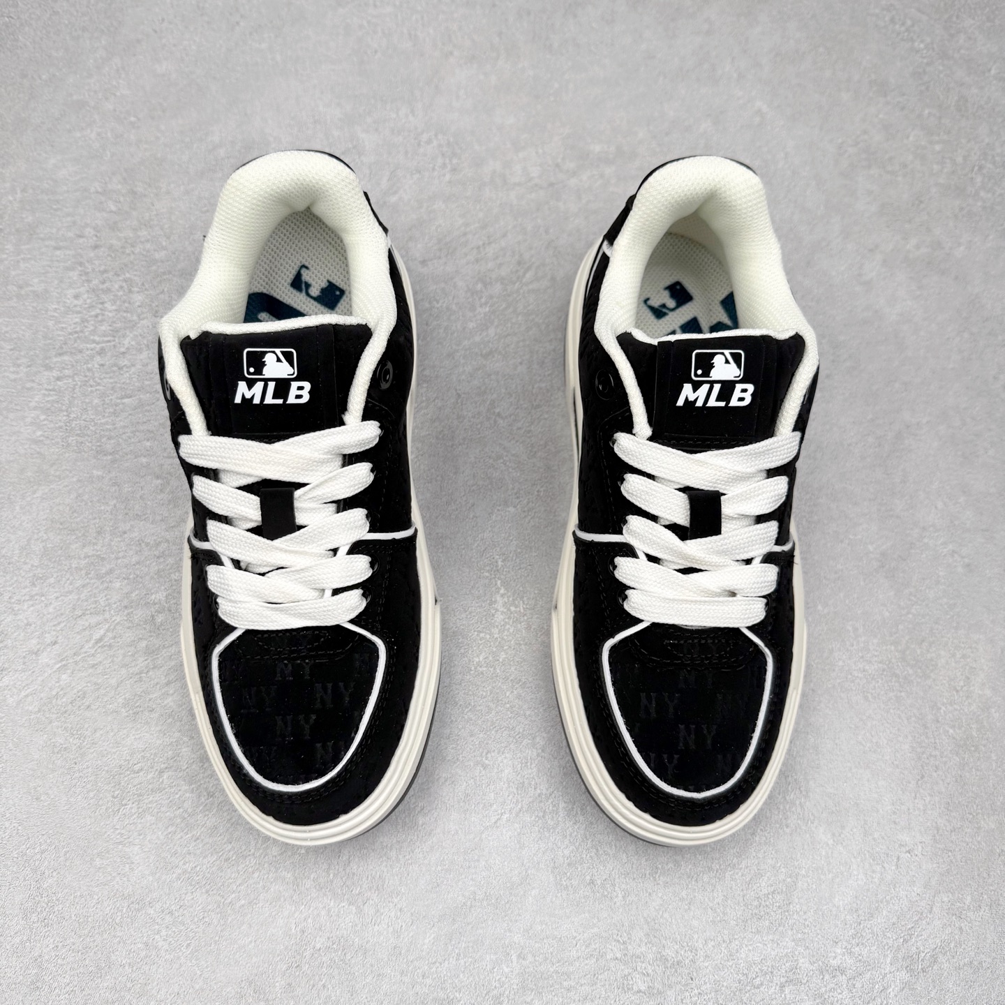 图片[2]-MLB Chunky Liner Basic 复古印花学长鞋系列低帮轻量增高厚底百搭休闲运动慢跑鞋板鞋 Korea韩国联名NY美国榄球纽约洋基队限定 韩国代购专供 全套原楦原纸板原厂数据开发 正确中底拉帮中底网布细节 平台代购专供 左脚内置芯片 韩国代购吊牌标贴 独家一比一RB+MD组合大底 高频后跟小人Logo精准对位立体饱满 正确网布加超迁鞋面 转印中底走线紧密 转印Logo工艺表层防刮不掉色 尺码：35 36 36.5 37.5 38 38.5 39 40 40.5 41 42 42.5 43 44 45-选品中心