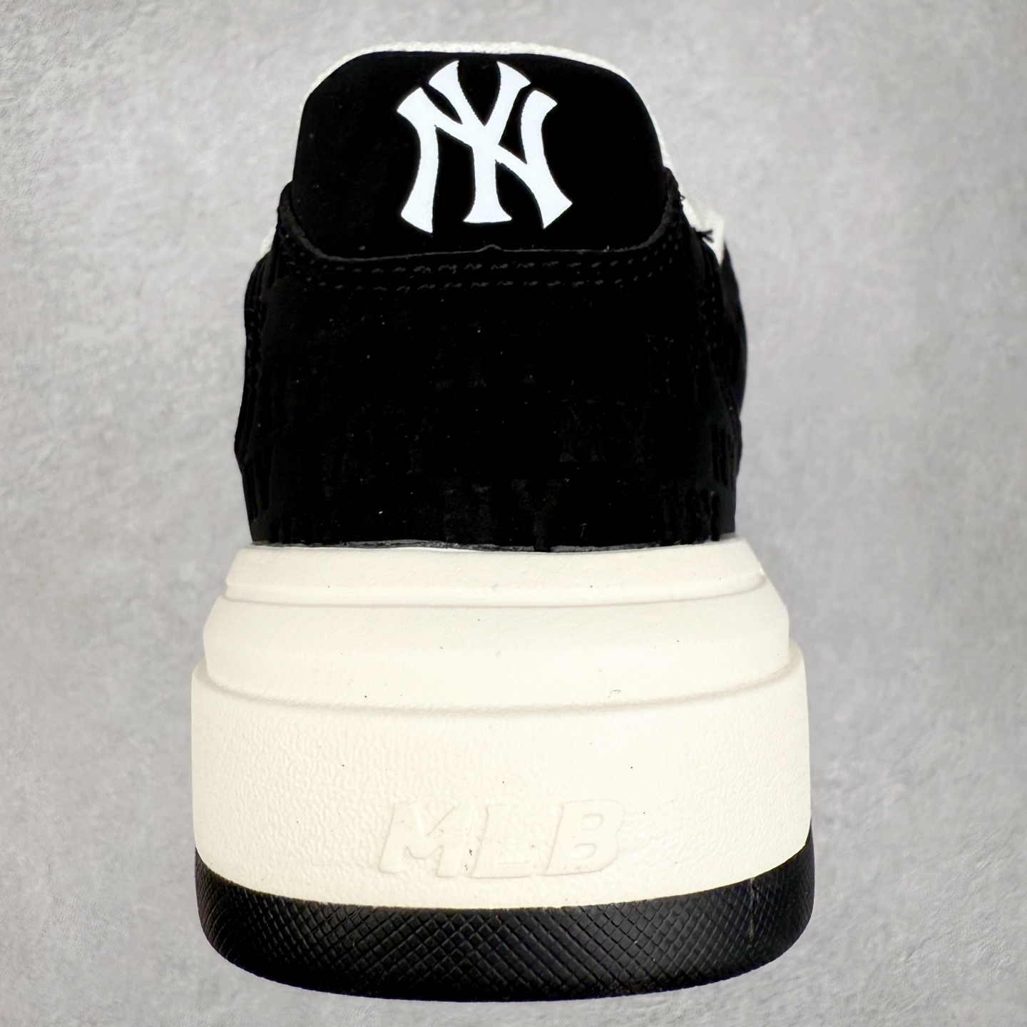 图片[8]-MLB Chunky Liner Basic 复古印花学长鞋系列低帮轻量增高厚底百搭休闲运动慢跑鞋板鞋 Korea韩国联名NY美国榄球纽约洋基队限定 韩国代购专供 全套原楦原纸板原厂数据开发 正确中底拉帮中底网布细节 平台代购专供 左脚内置芯片 韩国代购吊牌标贴 独家一比一RB+MD组合大底 高频后跟小人Logo精准对位立体饱满 正确网布加超迁鞋面 转印中底走线紧密 转印Logo工艺表层防刮不掉色 尺码：35 36 36.5 37.5 38 38.5 39 40 40.5 41 42 42.5 43 44 45-选品中心