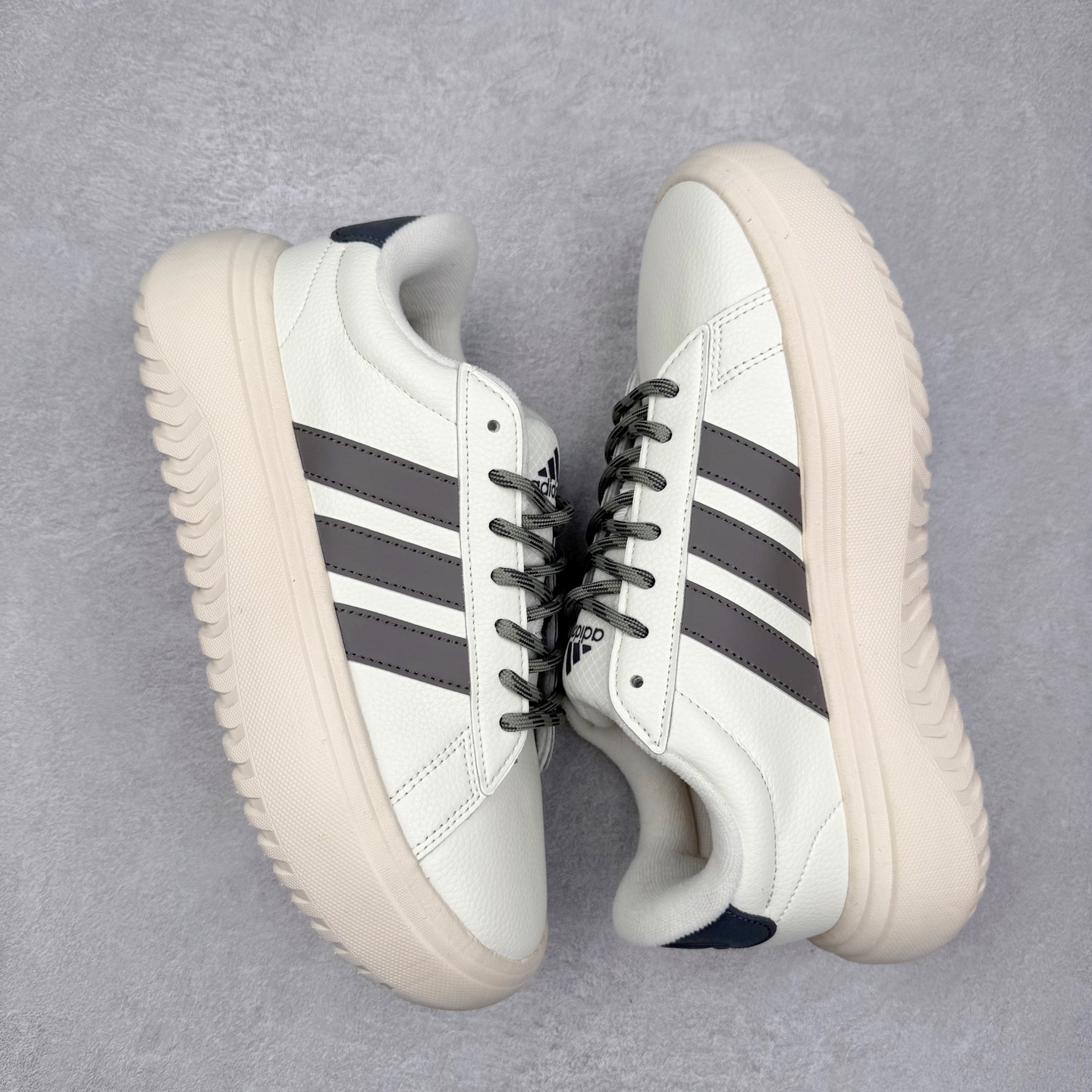 图片[3]-AD GRAND COURT PLATFORM 网球厚底运动小白鞋加厚中底的网球风经典运动鞋 穿上这款adidas经典运动鞋 感受网球运动的激情活力 实拍调校N版已经零色差零失真 百分百还原实物色彩所见即所得 不存在货不对板色差等低级问题 选购参考实物拍摄 不混卖不参货 只用心做好货严格选品 承诺混一赔十 尺码：36 36.5 37.5 38 38.5 39 40 40.5 41 42 42.5 43 44 44.5 45-选品中心