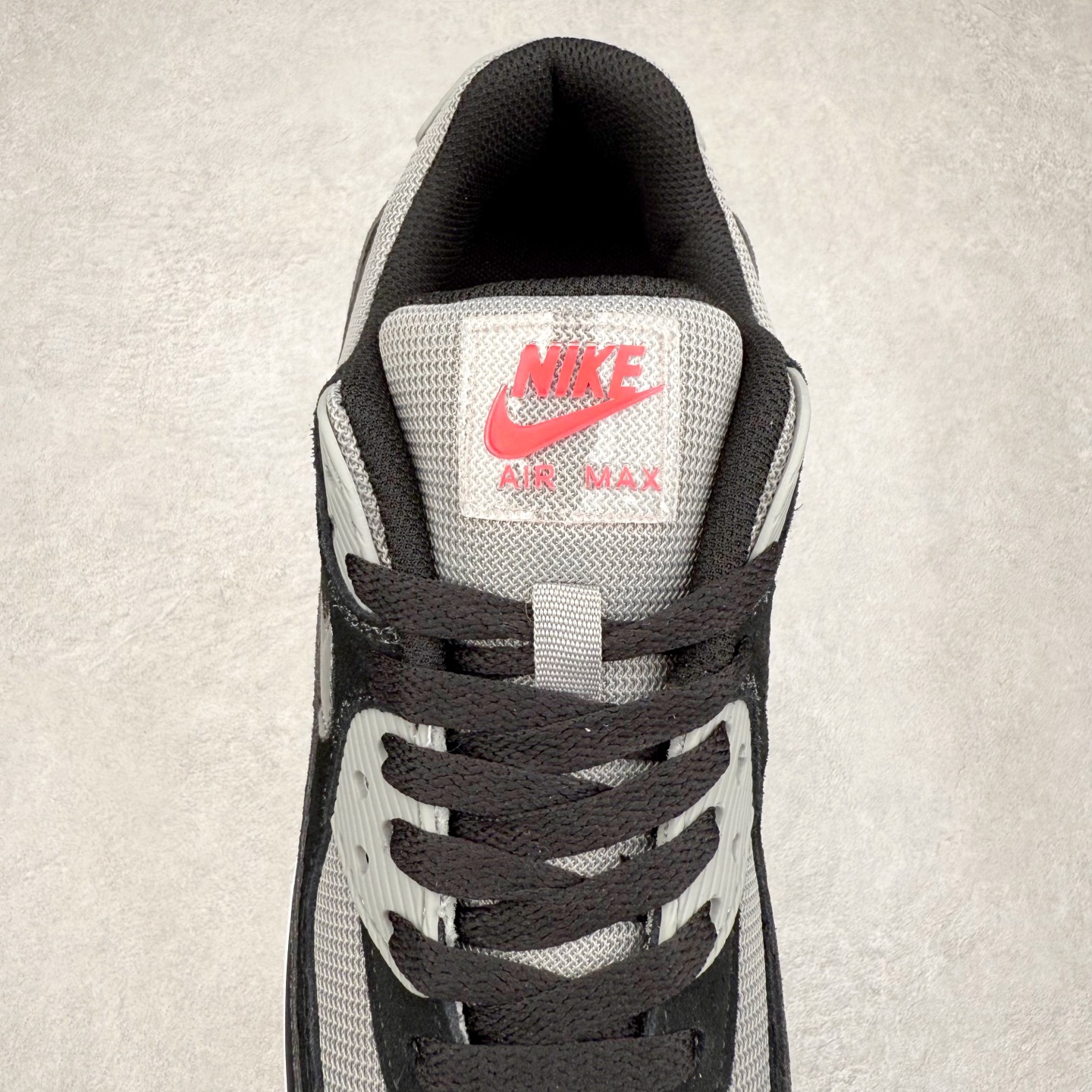 图片[5]-＃MX版 NK Air MAX 90 气垫复古减震跑步鞋 FD0664-001 经典重温 独家陆续补货 外单专供大厂出品 品质稳定 一百余色 终端操作 Air Max 90于1990年推出 来自Air Max系列 在Air Max 1的基础上改进而得 增加了气垫面积 外型上也更为流线 最特別的就是加入了菱纹塑胶嵌板 为Air Max 90增添了许多潮流气息 皮革鞋面 造就出色耐穿性和支撑力 Max Air缓震配置搭配泡棉中底 令Air Max 90轻盈而舒适 华夫格橡胶外底 铸就Air Max 90非凡的抓地力 而Air Max 90不仅是一双跑鞋 它成功跨越了时间的演进 成为了球鞋文化与潮流圈中最熟为人知的鞋款之一 尺码：36 36.5 37.5 38 38.5 39 40 40.5 41 42 42.5 43 44 44.5 45-选品中心