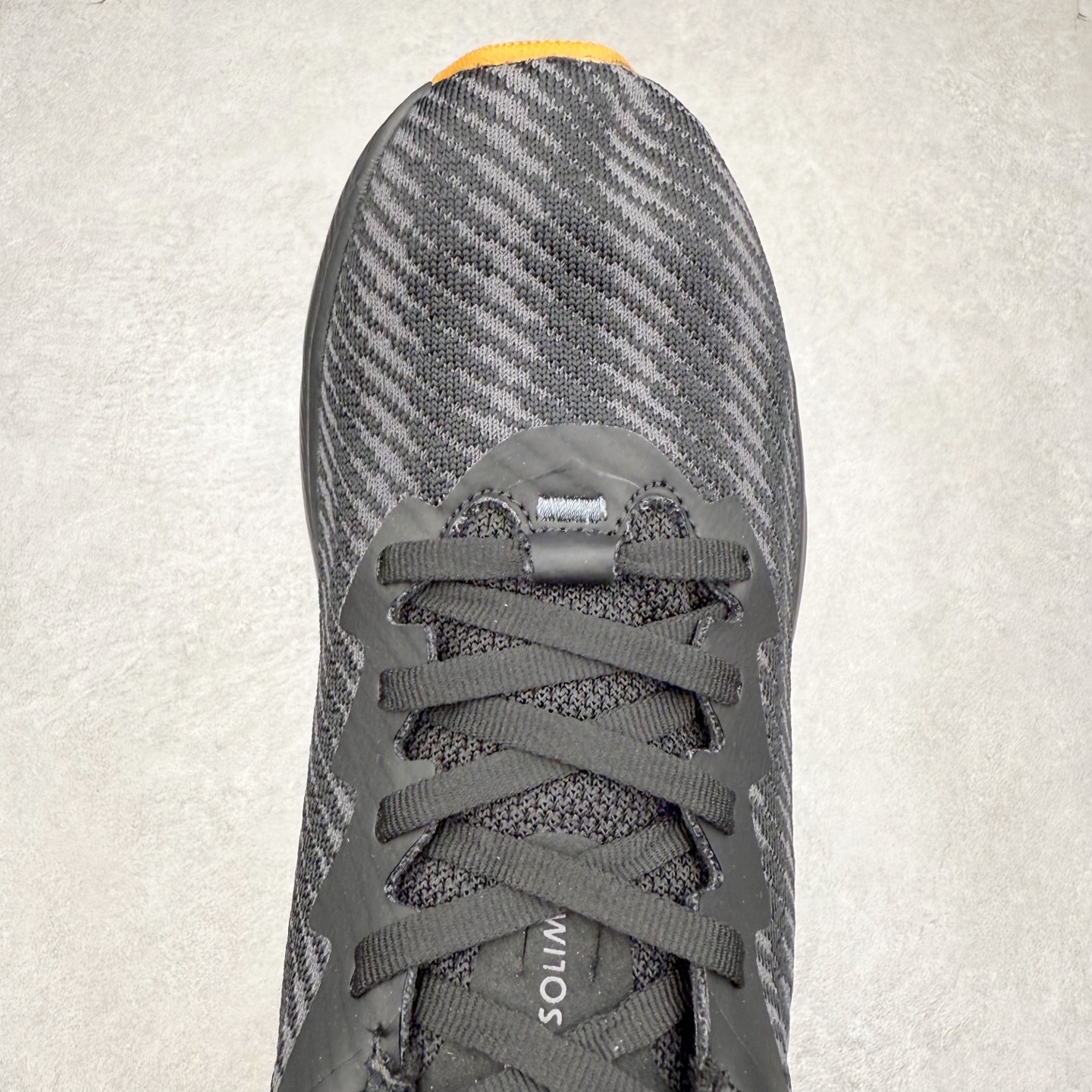 图片[4]-HOKA ONE ONE Solimar 轻便舒适织物耐磨减震低帮长跑跑步鞋 HOKA ONE ONE是来自美国的跑步鞋知名品牌，创立于2009年，始终致力于为所有跑者提供更新、更好的跑步装备。相比常规跑鞋，HOKA ONE ONE特别研发使用性能独特的几何形跑鞋中底，此种鞋底更厚、更高、回弹性也更好，除了卓越的缓冲性能，它还能內各种阶段的跑者带来更具动感、更加稳定的跑步体验。HOKAONE ONE从设计之初就清楚意识到，要保证跑者步幅的均匀一致，双脚自然而然的运动至关重要。尺码：36 36.5 37.5 38 38.5 39 40 40.5 41 42 42.5 43 44 44.5 45-选品中心