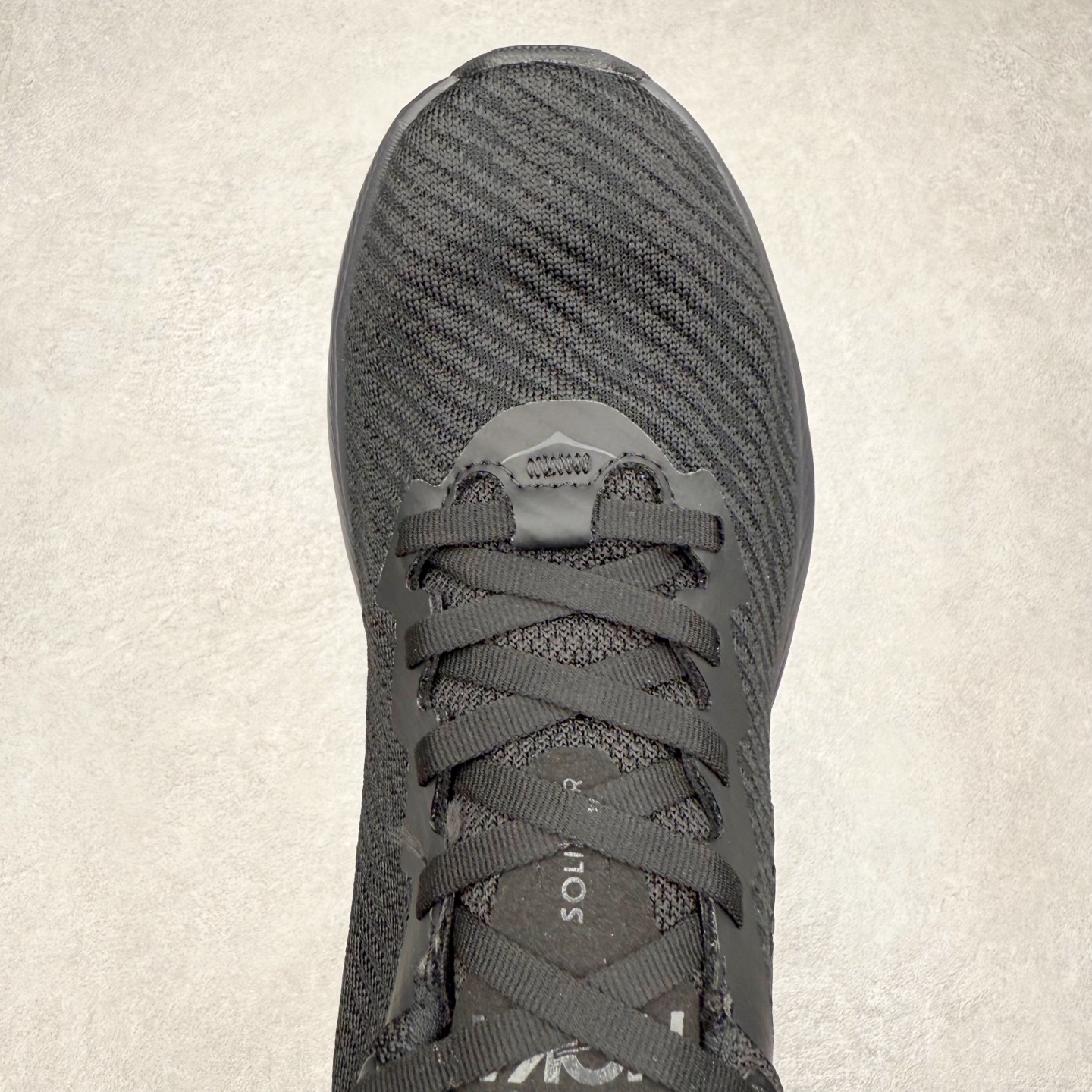 图片[4]-HOKA ONE ONE Solimar 轻便舒适织物耐磨减震低帮长跑跑步鞋 HOKA ONE ONE是来自美国的跑步鞋知名品牌，创立于2009年，始终致力于为所有跑者提供更新、更好的跑步装备。相比常规跑鞋，HOKA ONE ONE特别研发使用性能独特的几何形跑鞋中底，此种鞋底更厚、更高、回弹性也更好，除了卓越的缓冲性能，它还能內各种阶段的跑者带来更具动感、更加稳定的跑步体验。HOKAONE ONE从设计之初就清楚意识到，要保证跑者步幅的均匀一致，双脚自然而然的运动至关重要。尺码：36 36.5 37.5 38 38.5 39 40 40.5 41 42 42.5 43 44 44.5 45-选品中心