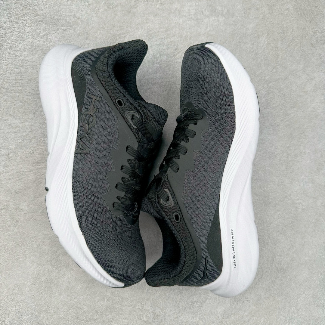 图片[3]-HOKA ONE ONE Solimar 轻便舒适织物耐磨减震低帮长跑跑步鞋 HOKA ONE ONE是来自美国的跑步鞋知名品牌，创立于2009年，始终致力于为所有跑者提供更新、更好的跑步装备。相比常规跑鞋，HOKA ONE ONE特别研发使用性能独特的几何形跑鞋中底，此种鞋底更厚、更高、回弹性也更好，除了卓越的缓冲性能，它还能內各种阶段的跑者带来更具动感、更加稳定的跑步体验。HOKAONE ONE从设计之初就清楚意识到，要保证跑者步幅的均匀一致，双脚自然而然的运动至关重要。尺码：36 36.5 37.5 38 38.5 39 40 40.5 41 42 42.5 43 44 44.5 45-选品中心