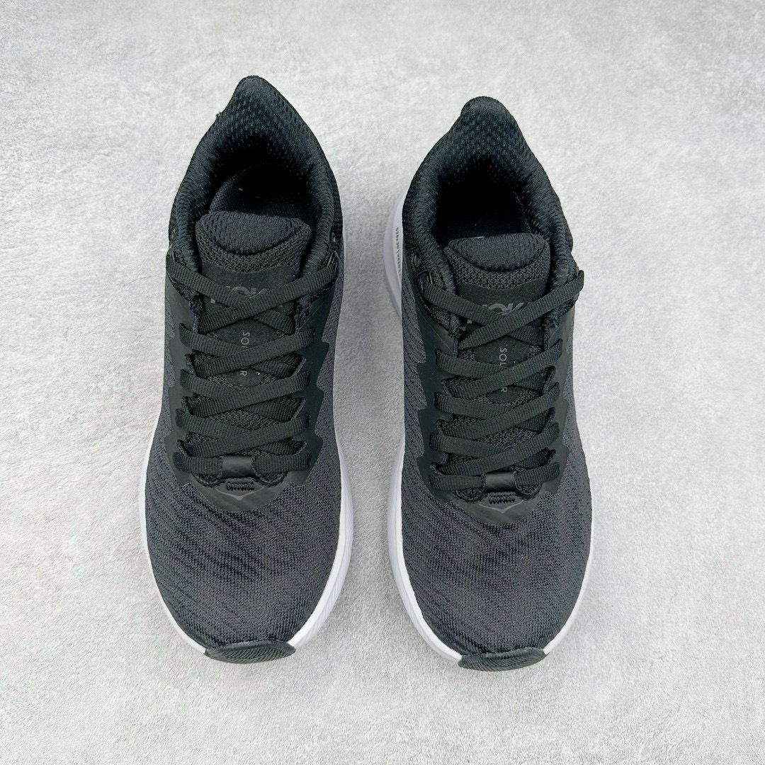 图片[2]-HOKA ONE ONE Solimar 轻便舒适织物耐磨减震低帮长跑跑步鞋 HOKA ONE ONE是来自美国的跑步鞋知名品牌，创立于2009年，始终致力于为所有跑者提供更新、更好的跑步装备。相比常规跑鞋，HOKA ONE ONE特别研发使用性能独特的几何形跑鞋中底，此种鞋底更厚、更高、回弹性也更好，除了卓越的缓冲性能，它还能內各种阶段的跑者带来更具动感、更加稳定的跑步体验。HOKAONE ONE从设计之初就清楚意识到，要保证跑者步幅的均匀一致，双脚自然而然的运动至关重要。尺码：36 36.5 37.5 38 38.5 39 40 40.5 41 42 42.5 43 44 44.5 45-选品中心