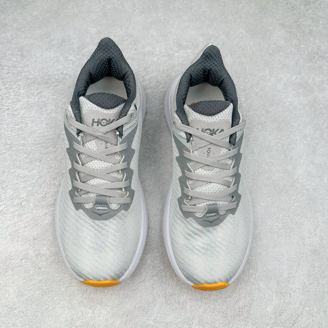 图片[2]-HOKA ONE ONE Solimar 轻便舒适织物耐磨减震低帮长跑跑步鞋 HOKA ONE ONE是来自美国的跑步鞋知名品牌，创立于2009年，始终致力于为所有跑者提供更新、更好的跑步装备。相比常规跑鞋，HOKA ONE ONE特别研发使用性能独特的几何形跑鞋中底，此种鞋底更厚、更高、回弹性也更好，除了卓越的缓冲性能，它还能內各种阶段的跑者带来更具动感、更加稳定的跑步体验。HOKAONE ONE从设计之初就清楚意识到，要保证跑者步幅的均匀一致，双脚自然而然的运动至关重要。尺码：36 36.5 37.5 38 38.5 39 40 40.5 41 42 42.5 43 44 44.5 45-选品中心