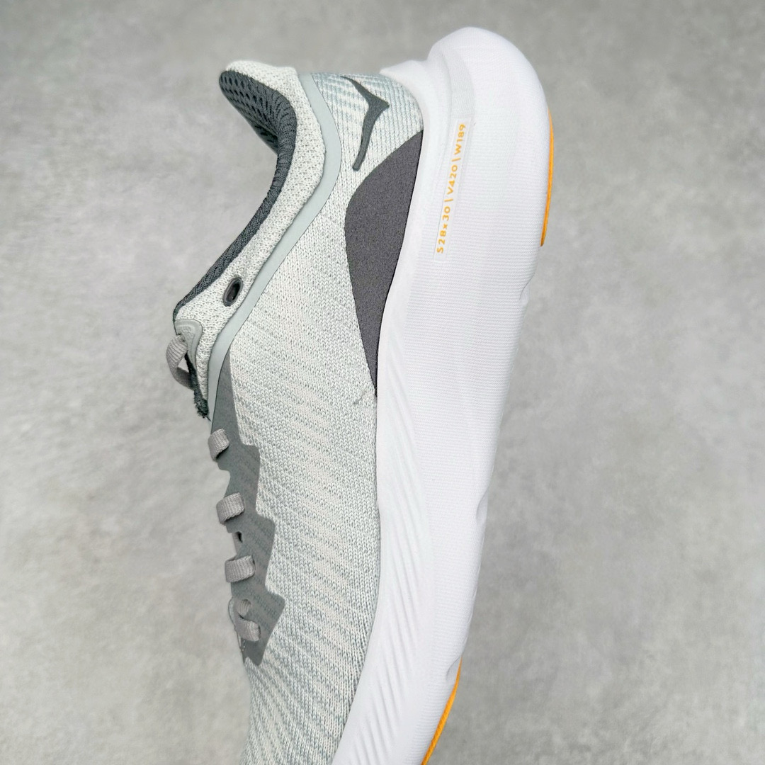 图片[7]-HOKA ONE ONE Solimar 轻便舒适织物耐磨减震低帮长跑跑步鞋 HOKA ONE ONE是来自美国的跑步鞋知名品牌，创立于2009年，始终致力于为所有跑者提供更新、更好的跑步装备。相比常规跑鞋，HOKA ONE ONE特别研发使用性能独特的几何形跑鞋中底，此种鞋底更厚、更高、回弹性也更好，除了卓越的缓冲性能，它还能內各种阶段的跑者带来更具动感、更加稳定的跑步体验。HOKAONE ONE从设计之初就清楚意识到，要保证跑者步幅的均匀一致，双脚自然而然的运动至关重要。尺码：36 36.5 37.5 38 38.5 39 40 40.5 41 42 42.5 43 44 44.5 45-选品中心