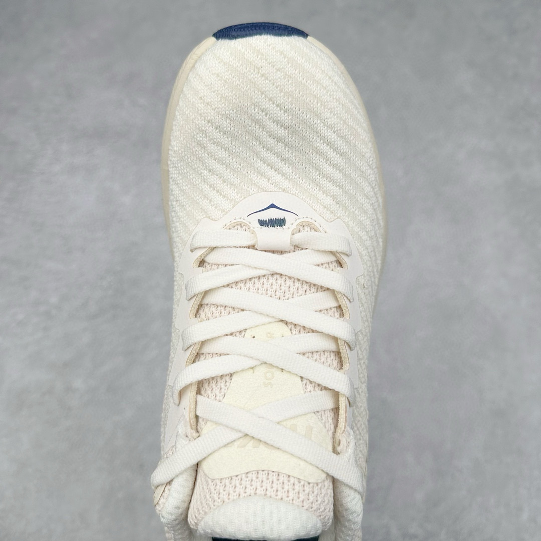 图片[4]-HOKA ONE ONE Solimar 轻便舒适织物耐磨减震低帮长跑跑步鞋 HOKA ONE ONE是来自美国的跑步鞋知名品牌，创立于2009年，始终致力于为所有跑者提供更新、更好的跑步装备。相比常规跑鞋，HOKA ONE ONE特别研发使用性能独特的几何形跑鞋中底，此种鞋底更厚、更高、回弹性也更好，除了卓越的缓冲性能，它还能內各种阶段的跑者带来更具动感、更加稳定的跑步体验。HOKAONE ONE从设计之初就清楚意识到，要保证跑者步幅的均匀一致，双脚自然而然的运动至关重要。尺码：36 36.5 37.5 38 38.5 39 40 40.5 41 42 42.5 43 44 44.5 45-选品中心