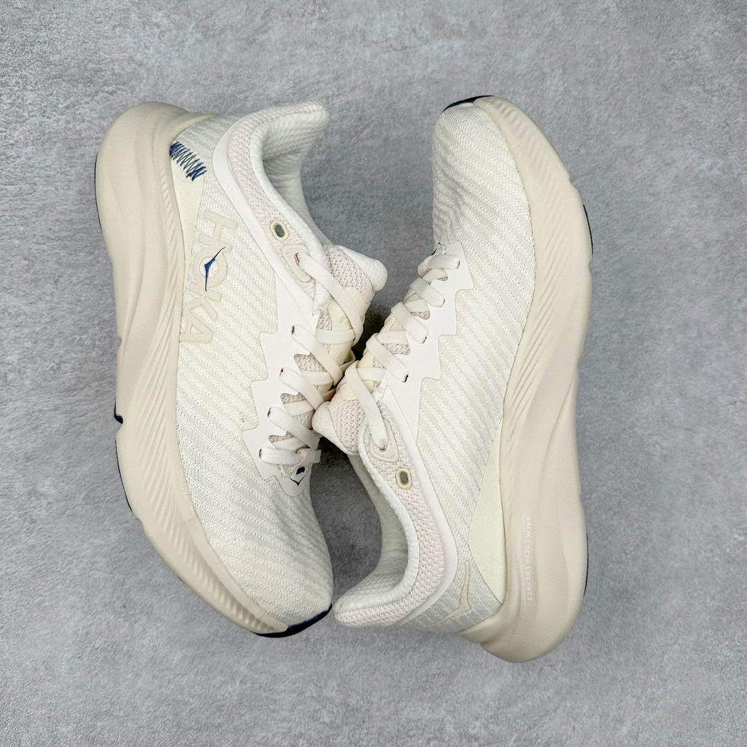 图片[3]-HOKA ONE ONE Solimar 轻便舒适织物耐磨减震低帮长跑跑步鞋 HOKA ONE ONE是来自美国的跑步鞋知名品牌，创立于2009年，始终致力于为所有跑者提供更新、更好的跑步装备。相比常规跑鞋，HOKA ONE ONE特别研发使用性能独特的几何形跑鞋中底，此种鞋底更厚、更高、回弹性也更好，除了卓越的缓冲性能，它还能內各种阶段的跑者带来更具动感、更加稳定的跑步体验。HOKAONE ONE从设计之初就清楚意识到，要保证跑者步幅的均匀一致，双脚自然而然的运动至关重要。尺码：36 36.5 37.5 38 38.5 39 40 40.5 41 42 42.5 43 44 44.5 45-选品中心