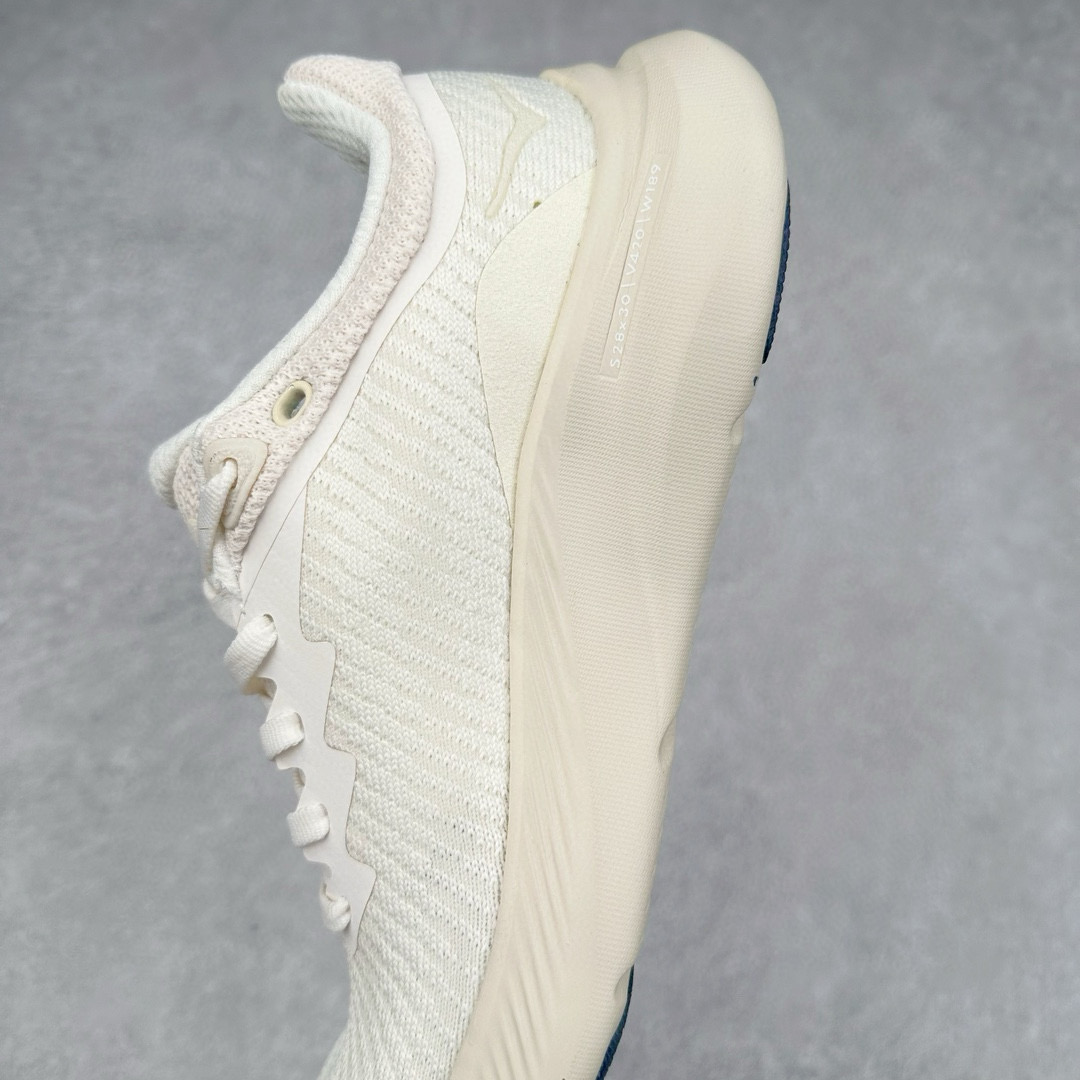 图片[7]-HOKA ONE ONE Solimar 轻便舒适织物耐磨减震低帮长跑跑步鞋 HOKA ONE ONE是来自美国的跑步鞋知名品牌，创立于2009年，始终致力于为所有跑者提供更新、更好的跑步装备。相比常规跑鞋，HOKA ONE ONE特别研发使用性能独特的几何形跑鞋中底，此种鞋底更厚、更高、回弹性也更好，除了卓越的缓冲性能，它还能內各种阶段的跑者带来更具动感、更加稳定的跑步体验。HOKAONE ONE从设计之初就清楚意识到，要保证跑者步幅的均匀一致，双脚自然而然的运动至关重要。尺码：36 36.5 37.5 38 38.5 39 40 40.5 41 42 42.5 43 44 44.5 45-选品中心