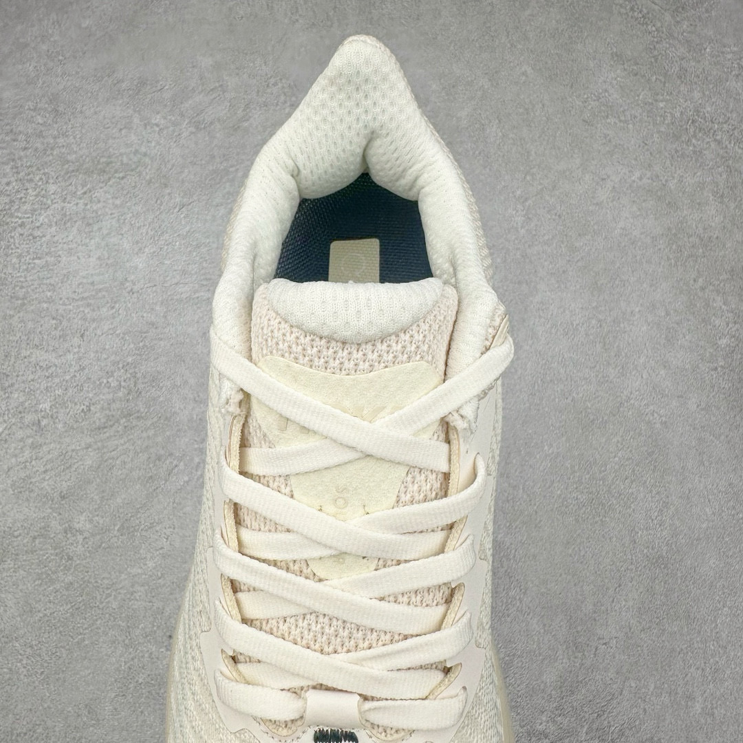 图片[5]-HOKA ONE ONE Solimar 轻便舒适织物耐磨减震低帮长跑跑步鞋 HOKA ONE ONE是来自美国的跑步鞋知名品牌，创立于2009年，始终致力于为所有跑者提供更新、更好的跑步装备。相比常规跑鞋，HOKA ONE ONE特别研发使用性能独特的几何形跑鞋中底，此种鞋底更厚、更高、回弹性也更好，除了卓越的缓冲性能，它还能內各种阶段的跑者带来更具动感、更加稳定的跑步体验。HOKAONE ONE从设计之初就清楚意识到，要保证跑者步幅的均匀一致，双脚自然而然的运动至关重要。尺码：36 36.5 37.5 38 38.5 39 40 40.5 41 42 42.5 43 44 44.5 45-选品中心