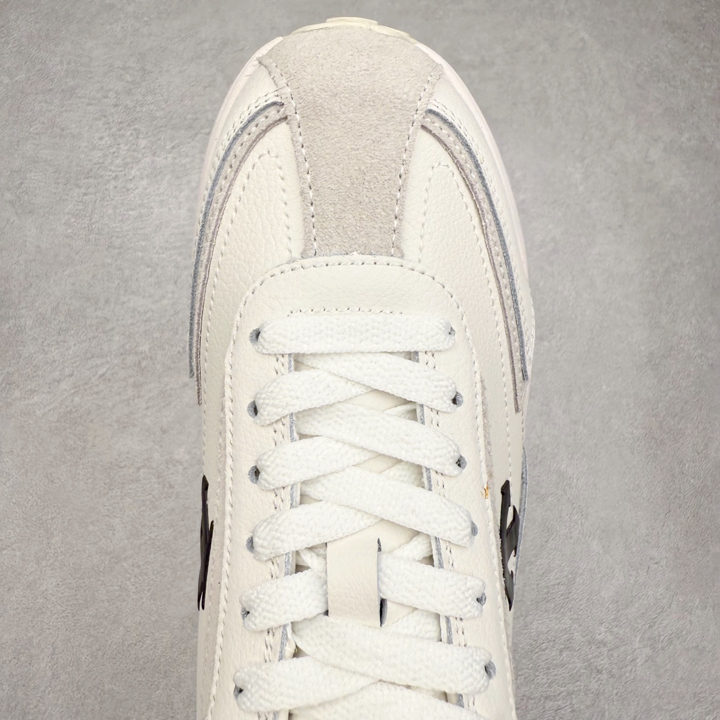 图片[4]-＃C版 DESCENTE Cron Racer BGWH 迪桑特舒适百搭防滑耐磨低帮休闲跑步鞋男女同款 DESCENTE（迪桑特）创立于1935年，品牌名取自法语词汇，意为“滑降”。品牌箭头标识代表滑雪的三种技术“高速直线滑行”、“穿越”和“侧滑”，也寓意品牌在打造高端专业运动产品中不断追求完美的创新精神，致力于成为中国高端专业滑雪、综训、女子、铁人三项、高尔夫的第一品牌。实拍调校N版已经零色差零失真 百分百还原实物色彩所见即所得 不存在货不对板色差等低级问题 选购参考实物拍摄 不混卖不参货 只用心做好货严格选品 承诺混一赔十 尺码：36 36.5 37.5 38 38.5 39 40 40.5 41 42 42.5 43 44 44.5 45-选品中心