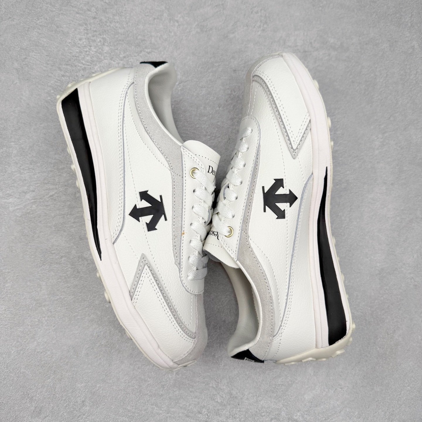 图片[3]-＃C版 DESCENTE Cron Racer BGWH 迪桑特舒适百搭防滑耐磨低帮休闲跑步鞋男女同款 DESCENTE（迪桑特）创立于1935年，品牌名取自法语词汇，意为“滑降”。品牌箭头标识代表滑雪的三种技术“高速直线滑行”、“穿越”和“侧滑”，也寓意品牌在打造高端专业运动产品中不断追求完美的创新精神，致力于成为中国高端专业滑雪、综训、女子、铁人三项、高尔夫的第一品牌。实拍调校N版已经零色差零失真 百分百还原实物色彩所见即所得 不存在货不对板色差等低级问题 选购参考实物拍摄 不混卖不参货 只用心做好货严格选品 承诺混一赔十 尺码：36 36.5 37.5 38 38.5 39 40 40.5 41 42 42.5 43 44 44.5 45-选品中心