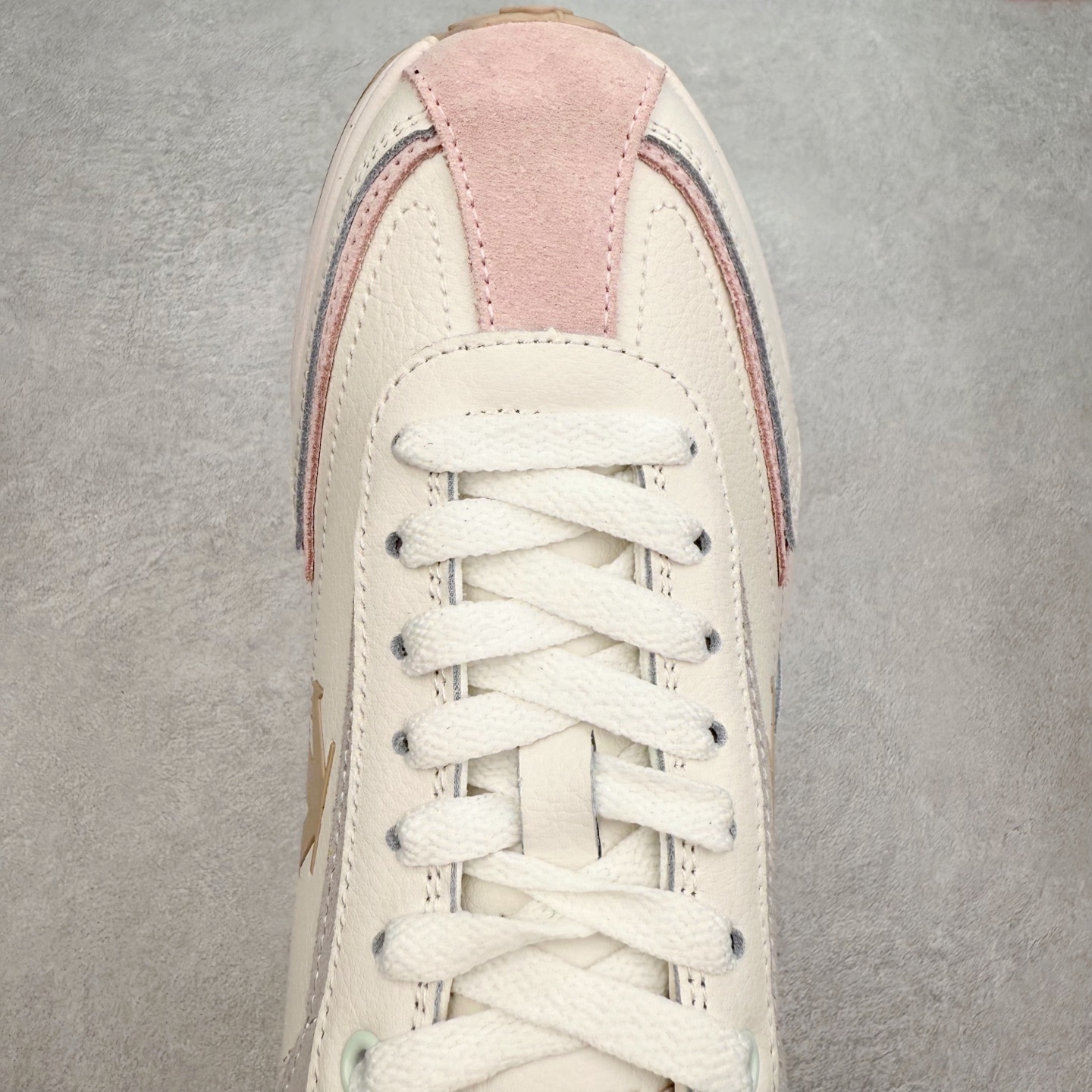 图片[4]-＃C版 DESCENTE Cron Racer BGWH 迪桑特舒适百搭防滑耐磨低帮休闲跑步鞋男女同款 DESCENTE（迪桑特）创立于1935年，品牌名取自法语词汇，意为“滑降”。品牌箭头标识代表滑雪的三种技术“高速直线滑行”、“穿越”和“侧滑”，也寓意品牌在打造高端专业运动产品中不断追求完美的创新精神，致力于成为中国高端专业滑雪、综训、女子、铁人三项、高尔夫的第一品牌。实拍调校N版已经零色差零失真 百分百还原实物色彩所见即所得 不存在货不对板色差等低级问题 选购参考实物拍摄 不混卖不参货 只用心做好货严格选品 承诺混一赔十 尺码：36 36.5 37.5 38 38.5 39 40 40.5 41 42 42.5 43 44 44.5 45-选品中心