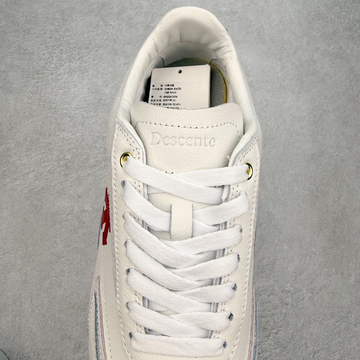 图片[5]-＃C版 DESCENTE Cron Racer BGWH 迪桑特舒适百搭防滑耐磨低帮休闲跑步鞋男女同款 DESCENTE（迪桑特）创立于1935年，品牌名取自法语词汇，意为“滑降”。品牌箭头标识代表滑雪的三种技术“高速直线滑行”、“穿越”和“侧滑”，也寓意品牌在打造高端专业运动产品中不断追求完美的创新精神，致力于成为中国高端专业滑雪、综训、女子、铁人三项、高尔夫的第一品牌。实拍调校N版已经零色差零失真 百分百还原实物色彩所见即所得 不存在货不对板色差等低级问题 选购参考实物拍摄 不混卖不参货 只用心做好货严格选品 承诺混一赔十 尺码：36 36.5 37.5 38 38.5 39 40 40.5 41 42 42.5 43 44 44.5 45-选品中心