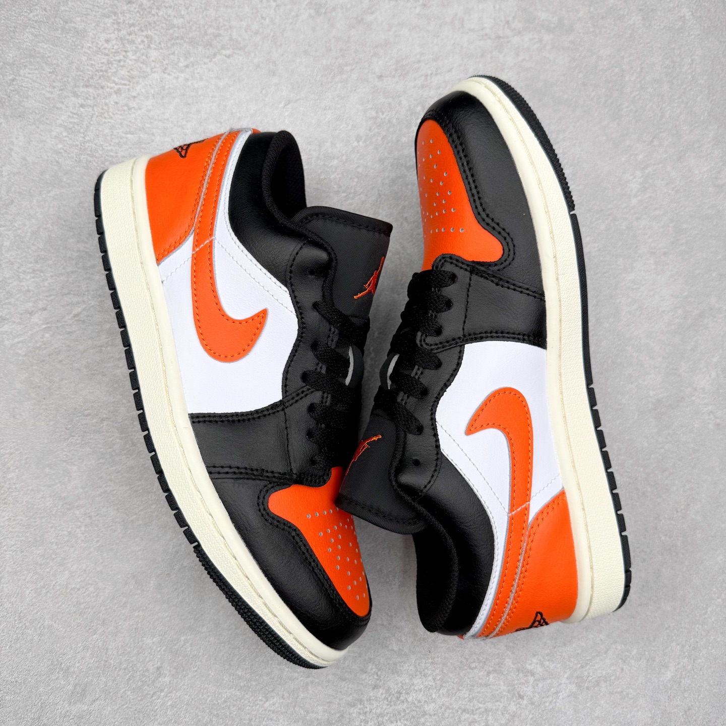 图片[3]-＃DT纯原 Air Jordan AJ1 Low 低帮 黑扣碎 553558-081 终端优势供应 市面中低帮最具代表性版本没有之一 口碑大厂出品 品控大底版型不断改良更新 全套原纸板楦头开发 确保原汁原味 完美呈现版型 完美零毛边处理 原厂内置全掌气垫 价格定位良心 平台专用代工流水线出品 一眼公司既视感 拿到手的一瞬间就与众不同 碾压市面所有版本 全部原鞋开发 每一个配色都会采购原鞋确认细节 打破市面看图做货无好货之说 尺码：35.5 36 36.5 37.5 38 38.5 39 40 40.5 41 42 42.5 43 44 44.5 45 46-选品中心