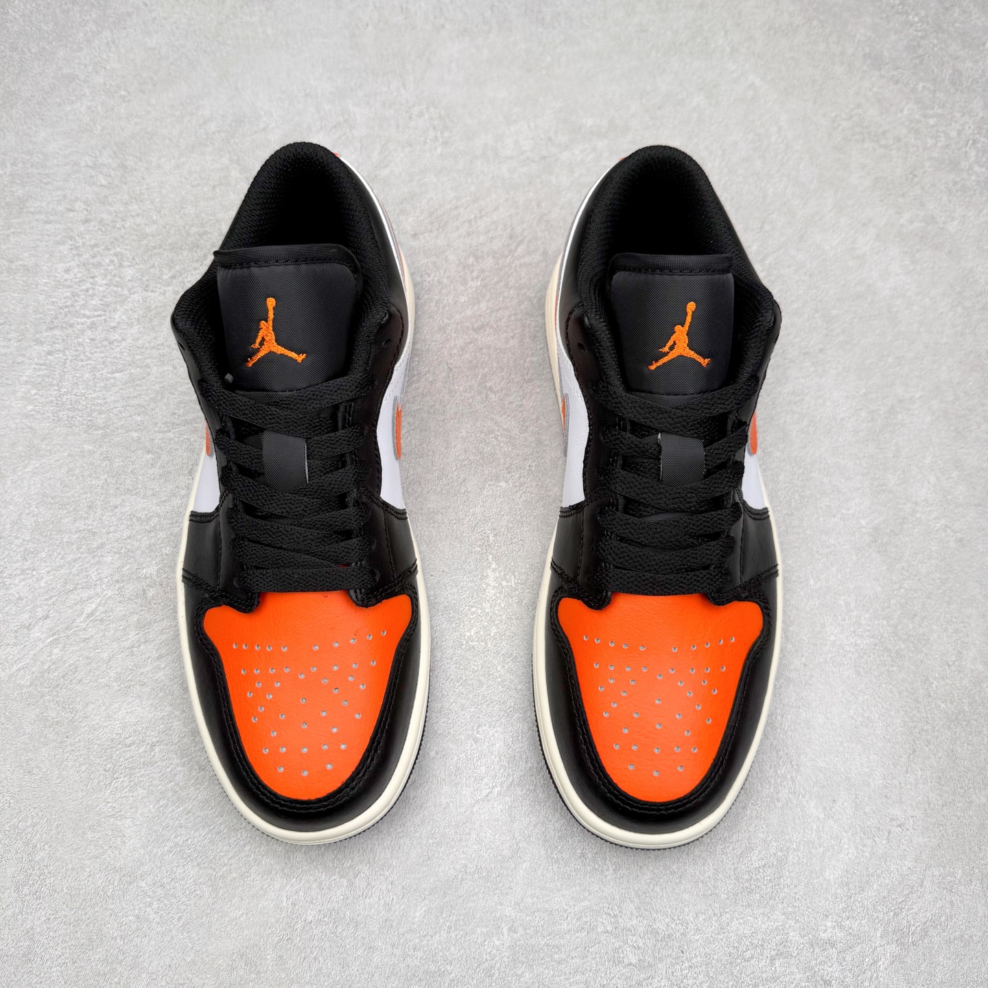 图片[2]-＃DT纯原 Air Jordan AJ1 Low 低帮 黑扣碎 553558-081 终端优势供应 市面中低帮最具代表性版本没有之一 口碑大厂出品 品控大底版型不断改良更新 全套原纸板楦头开发 确保原汁原味 完美呈现版型 完美零毛边处理 原厂内置全掌气垫 价格定位良心 平台专用代工流水线出品 一眼公司既视感 拿到手的一瞬间就与众不同 碾压市面所有版本 全部原鞋开发 每一个配色都会采购原鞋确认细节 打破市面看图做货无好货之说 尺码：35.5 36 36.5 37.5 38 38.5 39 40 40.5 41 42 42.5 43 44 44.5 45 46-选品中心