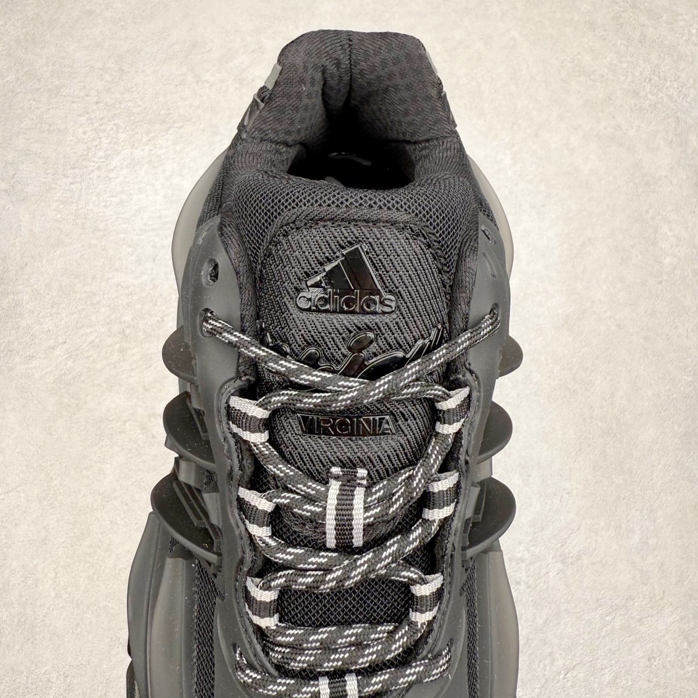 图片[5]-Pharrell x adidas Adistar Jellyfish 低帮复古风老爹鞋 Adistar Cushion联名出的这款复古老爹鞋简直是未来科技感十足 以3D风格焕新演绎标志性三条纹 为造型添上点睛之笔 金属质感视觉效果TPU自带哑光反射 非常的细节 最大的亮点无疑是鞋屁股 大块的tpu包裹 让增高的大底不再突兀 更显腿长脚细 尺码：36 36.5 37 38 38.5 39 40 40.5 41 42 42.5 43 44 44.5 45 46 47-选品中心