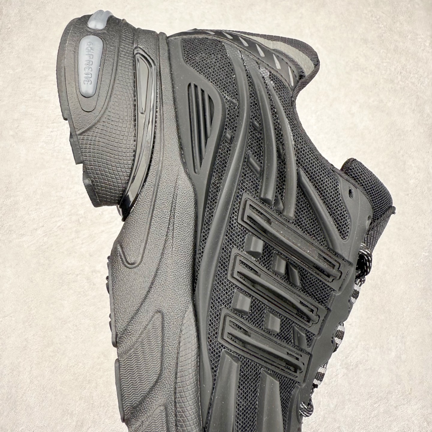 图片[6]-Pharrell x adidas Adistar Jellyfish 低帮复古风老爹鞋 Adistar Cushion联名出的这款复古老爹鞋简直是未来科技感十足 以3D风格焕新演绎标志性三条纹 为造型添上点睛之笔 金属质感视觉效果TPU自带哑光反射 非常的细节 最大的亮点无疑是鞋屁股 大块的tpu包裹 让增高的大底不再突兀 更显腿长脚细 尺码：36 36.5 37 38 38.5 39 40 40.5 41 42 42.5 43 44 44.5 45 46 47-选品中心