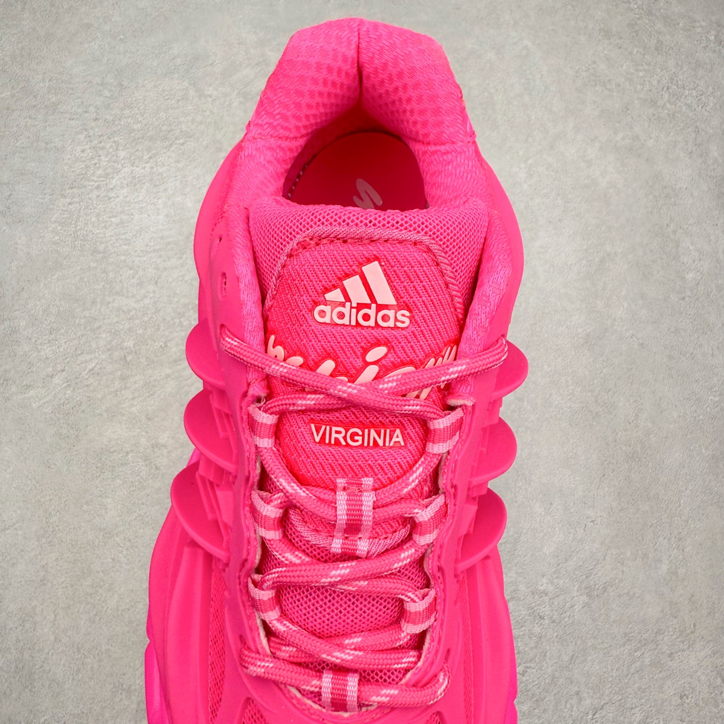 图片[5]-Pharrell x adidas Adistar Jellyfish 低帮复古风老爹鞋 Adistar Cushion联名出的这款复古老爹鞋简直是未来科技感十足 以3D风格焕新演绎标志性三条纹 为造型添上点睛之笔 金属质感视觉效果TPU自带哑光反射 非常的细节 最大的亮点无疑是鞋屁股 大块的tpu包裹 让增高的大底不再突兀 更显腿长脚细 尺码：36 36.5 37 38 38.5 39 40 40.5 41 42 42.5 43 44 44.5 45 46 47-选品中心