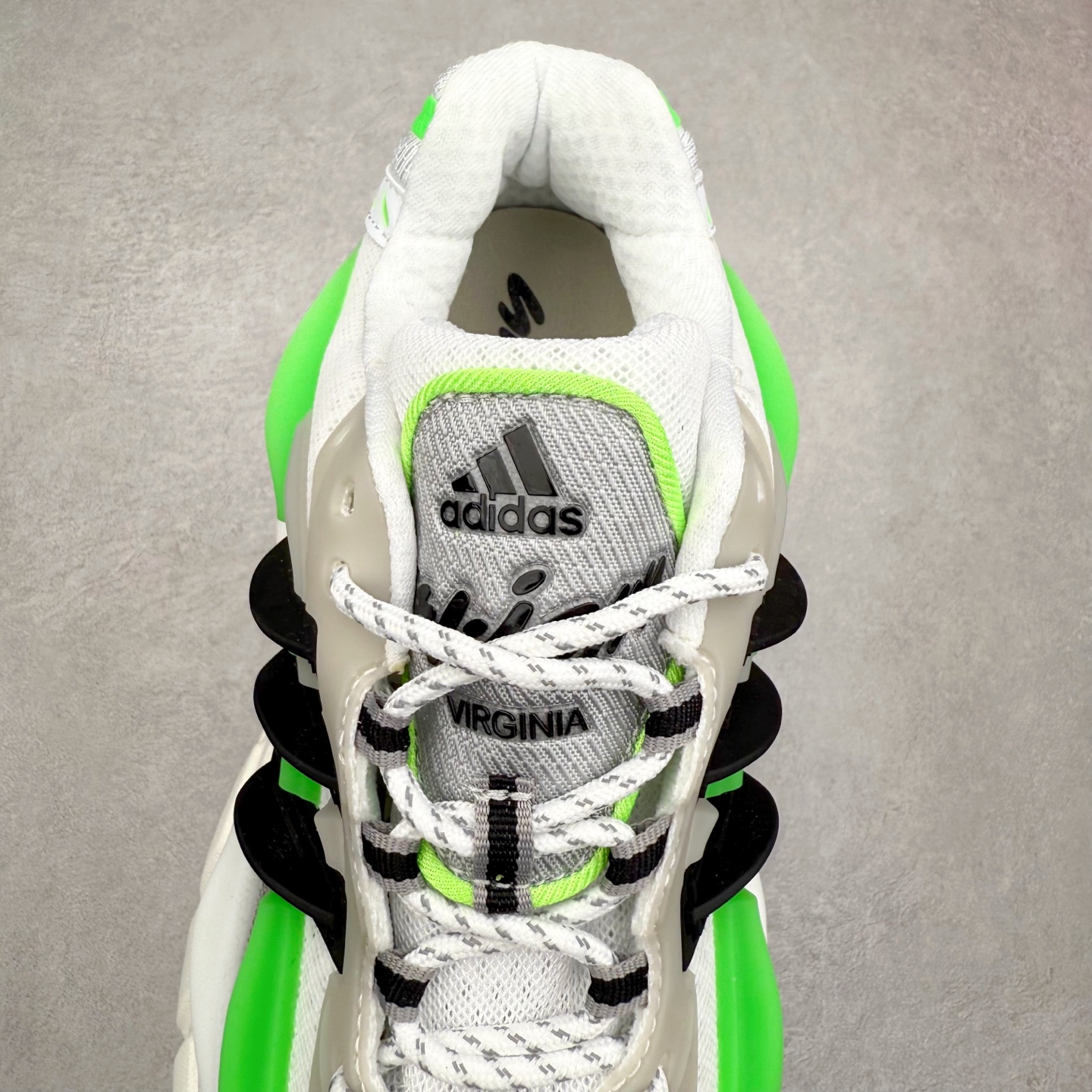 图片[5]-Pharrell x adidas Adistar Jellyfish 低帮复古风老爹鞋 Adistar Cushion联名出的这款复古老爹鞋简直是未来科技感十足 以3D风格焕新演绎标志性三条纹 为造型添上点睛之笔 金属质感视觉效果TPU自带哑光反射 非常的细节 最大的亮点无疑是鞋屁股 大块的tpu包裹 让增高的大底不再突兀 更显腿长脚细 尺码：36 36.5 37 38 38.5 39 40 40.5 41 42 42.5 43 44 44.5 45 46 47-选品中心