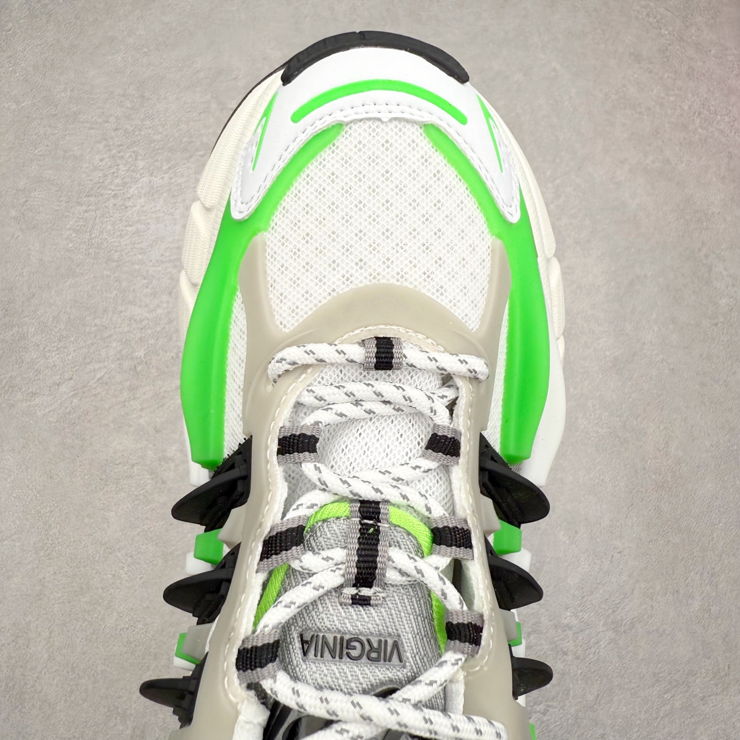 图片[4]-Pharrell x adidas Adistar Jellyfish 低帮复古风老爹鞋 Adistar Cushion联名出的这款复古老爹鞋简直是未来科技感十足 以3D风格焕新演绎标志性三条纹 为造型添上点睛之笔 金属质感视觉效果TPU自带哑光反射 非常的细节 最大的亮点无疑是鞋屁股 大块的tpu包裹 让增高的大底不再突兀 更显腿长脚细 尺码：36 36.5 37 38 38.5 39 40 40.5 41 42 42.5 43 44 44.5 45 46 47-选品中心