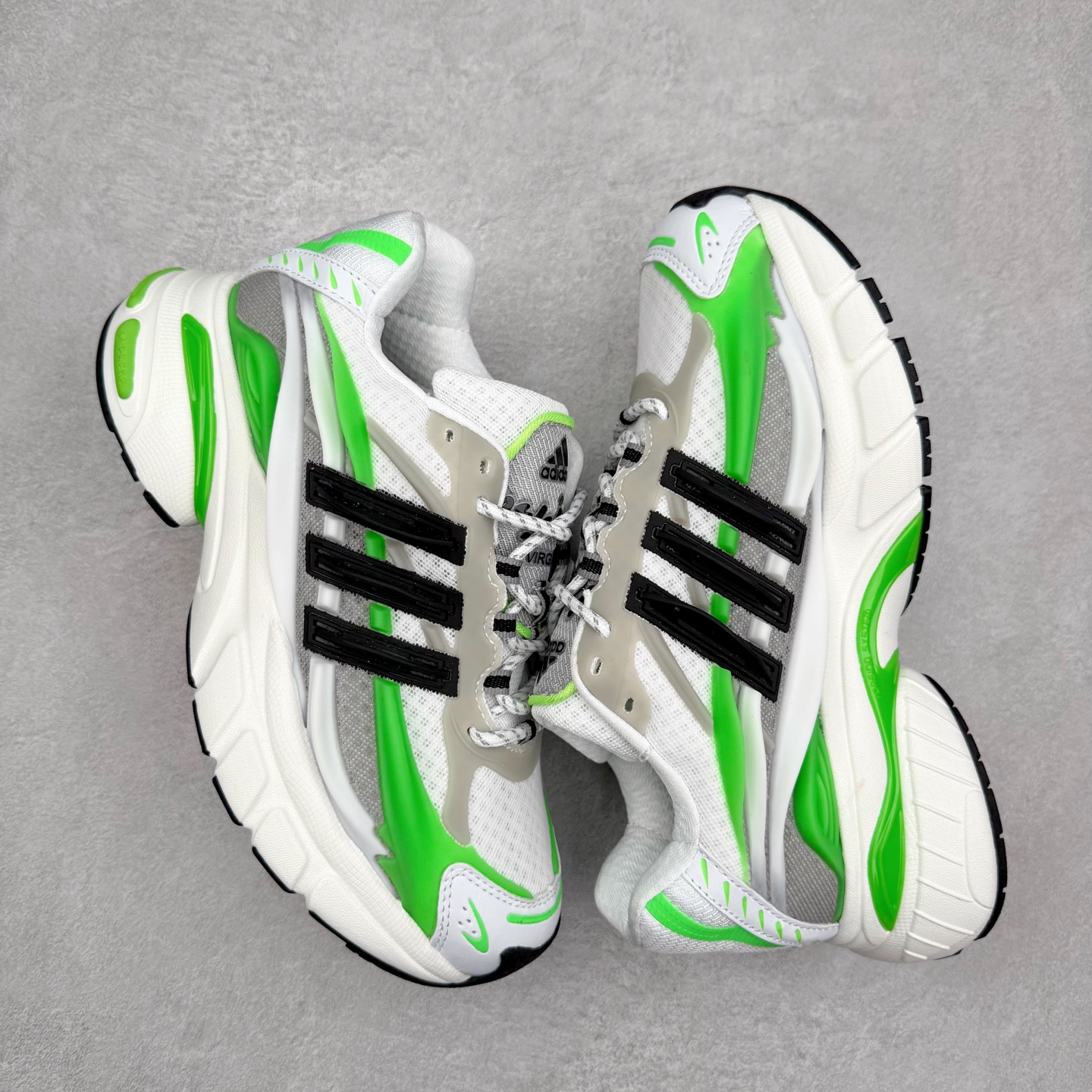 图片[3]-Pharrell x adidas Adistar Jellyfish 低帮复古风老爹鞋 Adistar Cushion联名出的这款复古老爹鞋简直是未来科技感十足 以3D风格焕新演绎标志性三条纹 为造型添上点睛之笔 金属质感视觉效果TPU自带哑光反射 非常的细节 最大的亮点无疑是鞋屁股 大块的tpu包裹 让增高的大底不再突兀 更显腿长脚细 尺码：36 36.5 37 38 38.5 39 40 40.5 41 42 42.5 43 44 44.5 45 46 47-选品中心