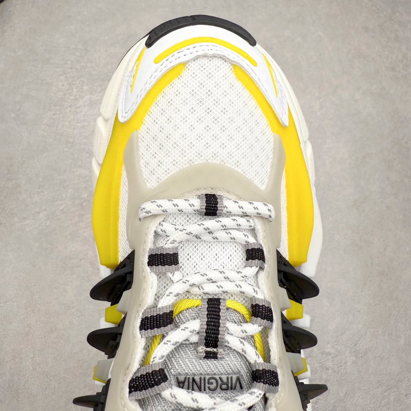 图片[4]-Pharrell x adidas Adistar Jellyfish 低帮复古风老爹鞋 Adistar Cushion联名出的这款复古老爹鞋简直是未来科技感十足 以3D风格焕新演绎标志性三条纹 为造型添上点睛之笔 金属质感视觉效果TPU自带哑光反射 非常的细节 最大的亮点无疑是鞋屁股 大块的tpu包裹 让增高的大底不再突兀 更显腿长脚细 尺码：36 36.5 37 38 38.5 39 40 40.5 41 42 42.5 43 44 44.5 45 46 47-选品中心