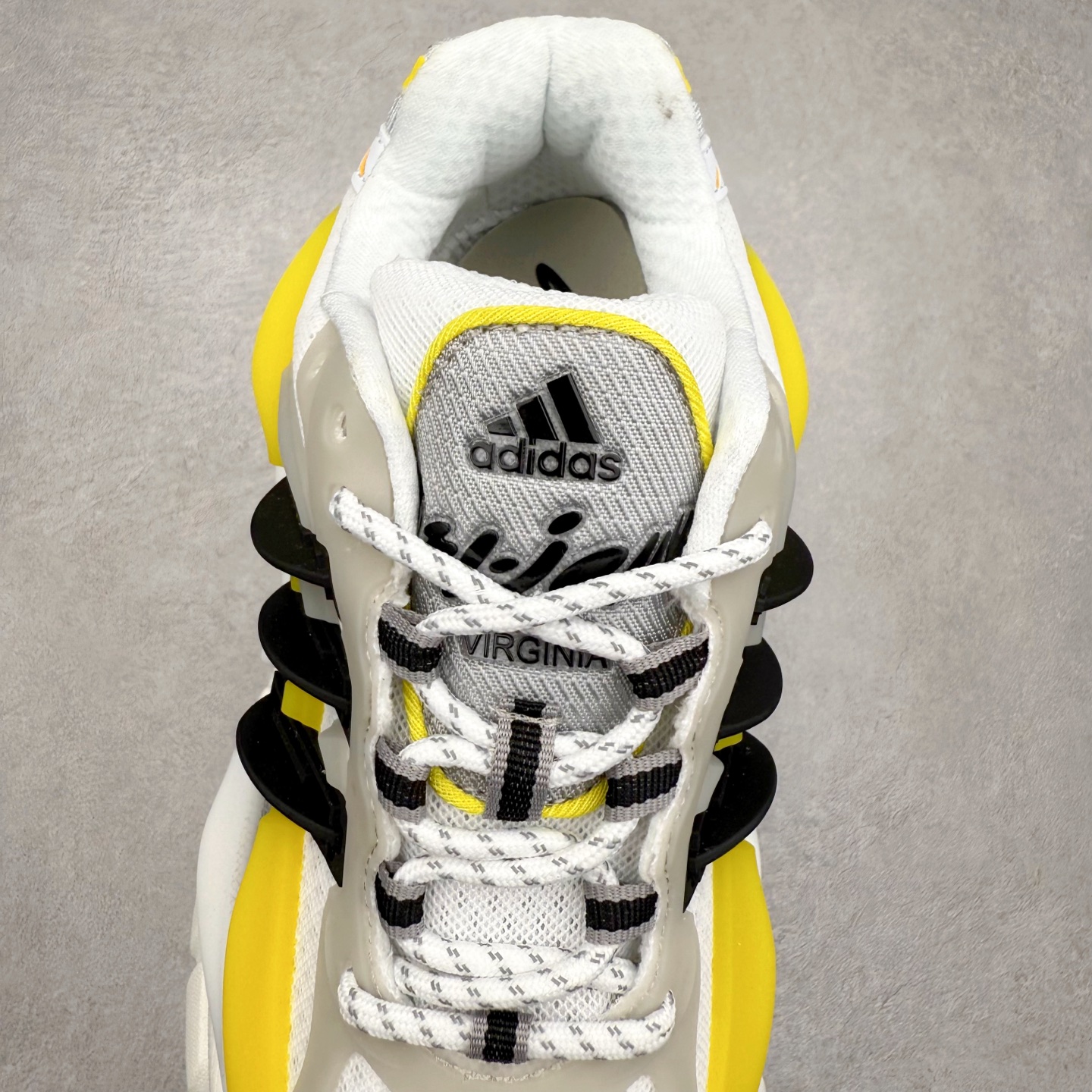 图片[5]-Pharrell x adidas Adistar Jellyfish 低帮复古风老爹鞋 Adistar Cushion联名出的这款复古老爹鞋简直是未来科技感十足 以3D风格焕新演绎标志性三条纹 为造型添上点睛之笔 金属质感视觉效果TPU自带哑光反射 非常的细节 最大的亮点无疑是鞋屁股 大块的tpu包裹 让增高的大底不再突兀 更显腿长脚细 尺码：36 36.5 37 38 38.5 39 40 40.5 41 42 42.5 43 44 44.5 45 46 47-选品中心