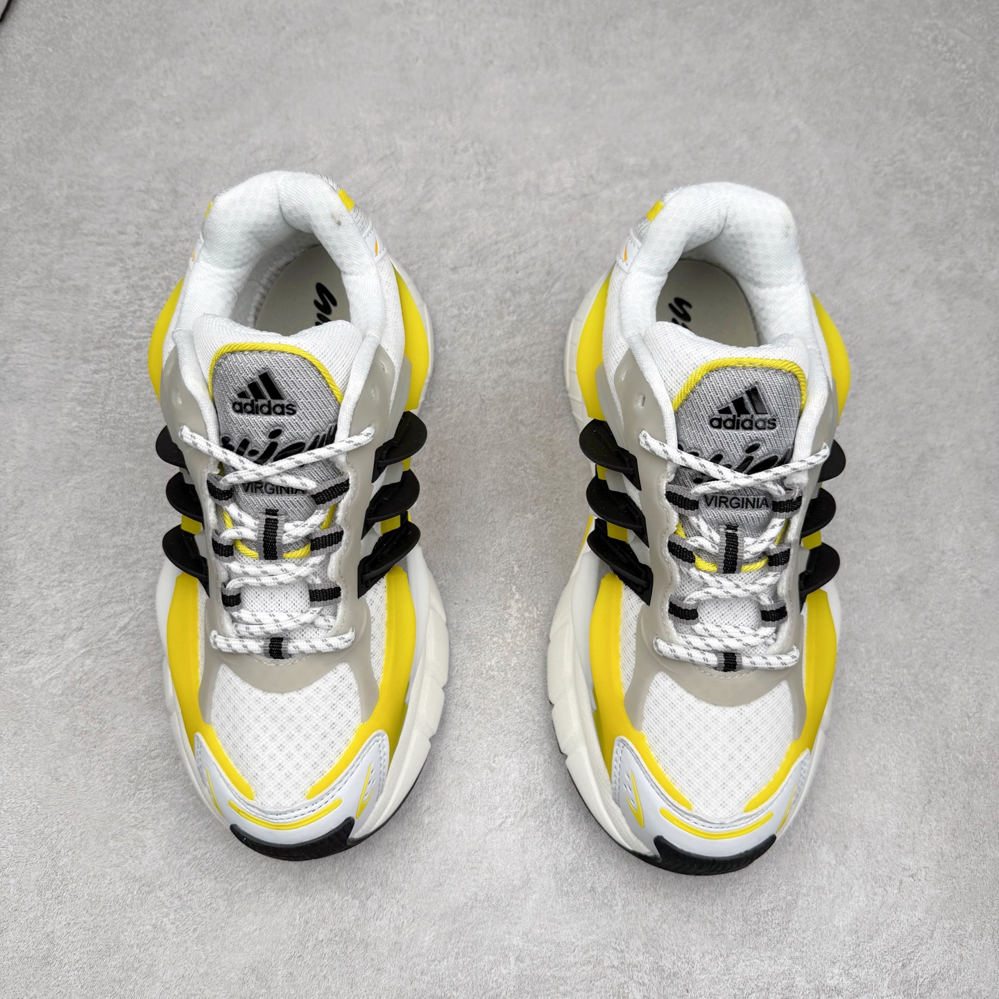 图片[2]-Pharrell x adidas Adistar Jellyfish 低帮复古风老爹鞋 Adistar Cushion联名出的这款复古老爹鞋简直是未来科技感十足 以3D风格焕新演绎标志性三条纹 为造型添上点睛之笔 金属质感视觉效果TPU自带哑光反射 非常的细节 最大的亮点无疑是鞋屁股 大块的tpu包裹 让增高的大底不再突兀 更显腿长脚细 尺码：36 36.5 37 38 38.5 39 40 40.5 41 42 42.5 43 44 44.5 45 46 47-选品中心