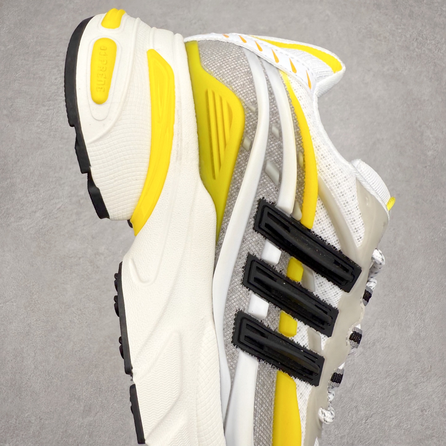 图片[6]-Pharrell x adidas Adistar Jellyfish 低帮复古风老爹鞋 Adistar Cushion联名出的这款复古老爹鞋简直是未来科技感十足 以3D风格焕新演绎标志性三条纹 为造型添上点睛之笔 金属质感视觉效果TPU自带哑光反射 非常的细节 最大的亮点无疑是鞋屁股 大块的tpu包裹 让增高的大底不再突兀 更显腿长脚细 尺码：36 36.5 37 38 38.5 39 40 40.5 41 42 42.5 43 44 44.5 45 46 47-选品中心