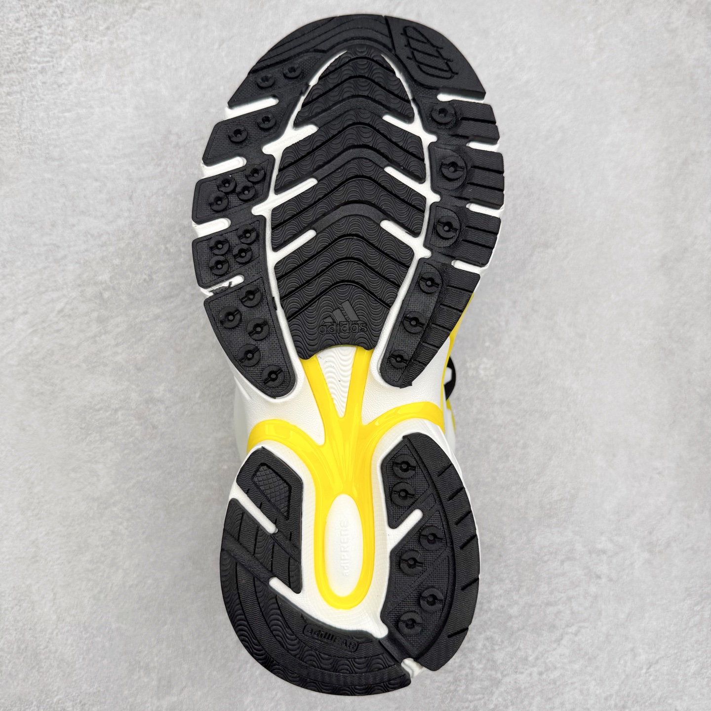 图片[9]-Pharrell x adidas Adistar Jellyfish 低帮复古风老爹鞋 Adistar Cushion联名出的这款复古老爹鞋简直是未来科技感十足 以3D风格焕新演绎标志性三条纹 为造型添上点睛之笔 金属质感视觉效果TPU自带哑光反射 非常的细节 最大的亮点无疑是鞋屁股 大块的tpu包裹 让增高的大底不再突兀 更显腿长脚细 尺码：36 36.5 37 38 38.5 39 40 40.5 41 42 42.5 43 44 44.5 45 46 47-选品中心