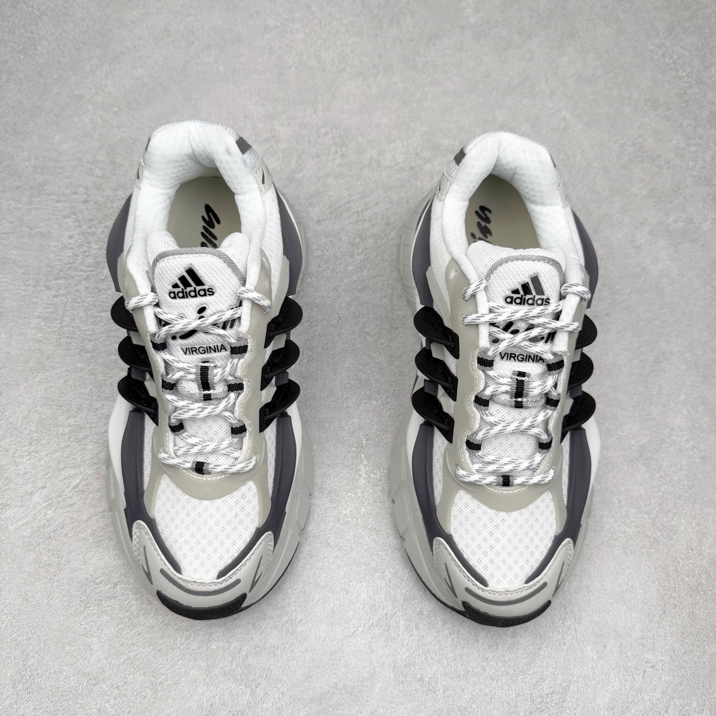 图片[2]-Pharrell x adidas Adistar Jellyfish 低帮复古风老爹鞋 Adistar Cushion联名出的这款复古老爹鞋简直是未来科技感十足 以3D风格焕新演绎标志性三条纹 为造型添上点睛之笔 金属质感视觉效果TPU自带哑光反射 非常的细节 最大的亮点无疑是鞋屁股 大块的tpu包裹 让增高的大底不再突兀 更显腿长脚细 尺码：36 36.5 37 38 38.5 39 40 40.5 41 42 42.5 43 44 44.5 45 46 47-选品中心