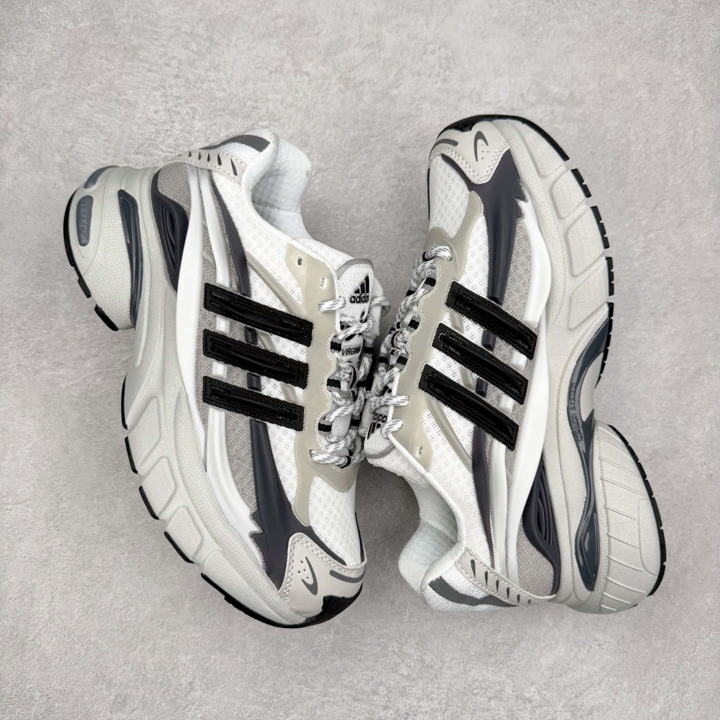 图片[3]-Pharrell x adidas Adistar Jellyfish 低帮复古风老爹鞋 Adistar Cushion联名出的这款复古老爹鞋简直是未来科技感十足 以3D风格焕新演绎标志性三条纹 为造型添上点睛之笔 金属质感视觉效果TPU自带哑光反射 非常的细节 最大的亮点无疑是鞋屁股 大块的tpu包裹 让增高的大底不再突兀 更显腿长脚细 尺码：36 36.5 37 38 38.5 39 40 40.5 41 42 42.5 43 44 44.5 45 46 47-选品中心