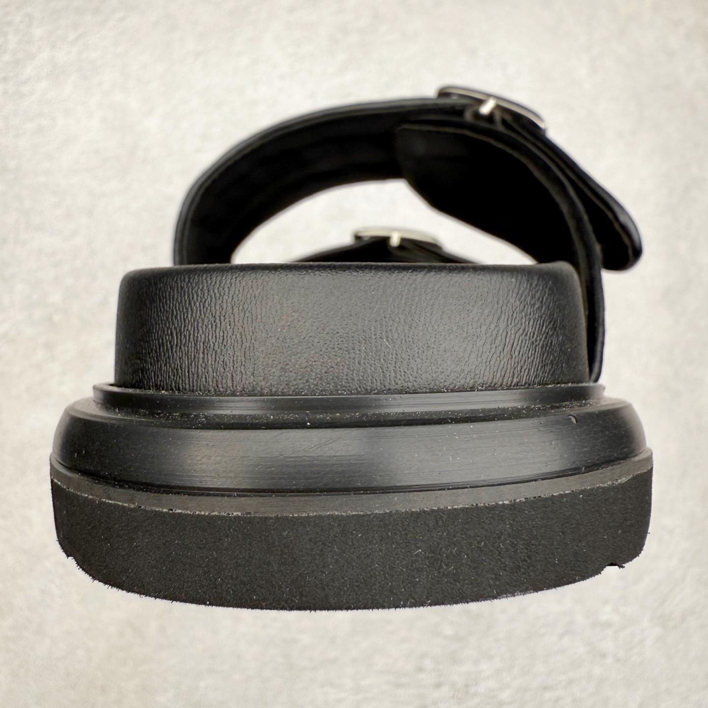 图片[8]-Dior 迪奥 Aqua 圆头平底 牛仔字母印花一字拖鞋 5色出货 现货独家供应‼ Dior 迪奥银色CD 扣图案重新诠释 灵感源自 Dior 档案。搭配“DIOR”标志和同色调凹口鞋底 可与短裤或牛仔裤轻松搭配，打造精致造型。 Size 38 39 40 41 42 43 44 45 46-选品中心