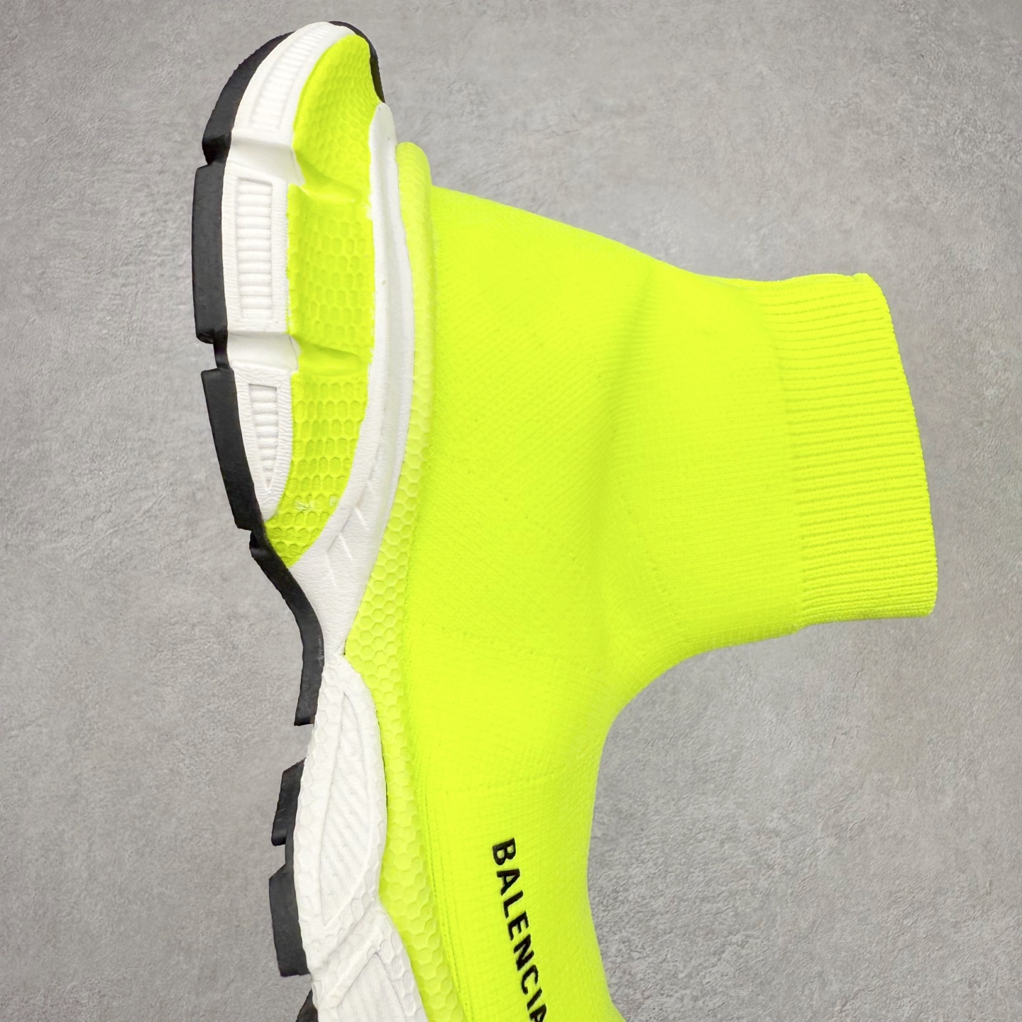 图片[6]-＃福利特价 BALENCIAGA 3XL 巴黎世家袜子鞋复古休闲运动鞋 推出探索时尚界对于原创与挪用的概念、以全新系列致敬传承与经典 以标志性Balenciaga廓形和抽象大底 碰撞出诙谐又和谐的新创意 配套套现全码福利开炸 长期补货价格一步到位 市场中端王者 欢迎对比 实力大厂成熟流水线出品 品控完美 免检产品 新配色陆续开发 全套原纸板楦头开发 完美版型 鞋头边缘和后帮徽标 鞋面和后跟凸印尺码 鞋舌 3XL 橡胶品牌标识和反光细节 鞋帮拉袢和鞋舌拉祥 配反光细节 备用鞋带在鞋履前侧 可在穿着前取下 便于不同造型搭配 注意运费超重 偏大一码 尺码：35 36 37 38 39 40 41 42 43 44 45 46-选品中心