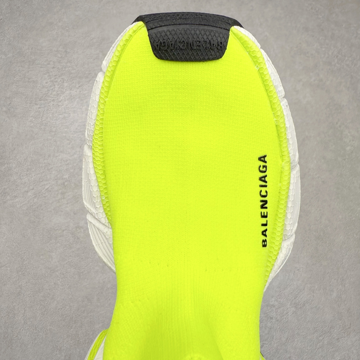 图片[4]-＃福利特价 BALENCIAGA 3XL 巴黎世家袜子鞋复古休闲运动鞋 推出探索时尚界对于原创与挪用的概念、以全新系列致敬传承与经典 以标志性Balenciaga廓形和抽象大底 碰撞出诙谐又和谐的新创意 配套套现全码福利开炸 长期补货价格一步到位 市场中端王者 欢迎对比 实力大厂成熟流水线出品 品控完美 免检产品 新配色陆续开发 全套原纸板楦头开发 完美版型 鞋头边缘和后帮徽标 鞋面和后跟凸印尺码 鞋舌 3XL 橡胶品牌标识和反光细节 鞋帮拉袢和鞋舌拉祥 配反光细节 备用鞋带在鞋履前侧 可在穿着前取下 便于不同造型搭配 注意运费超重 偏大一码 尺码：35 36 37 38 39 40 41 42 43 44 45 46-选品中心