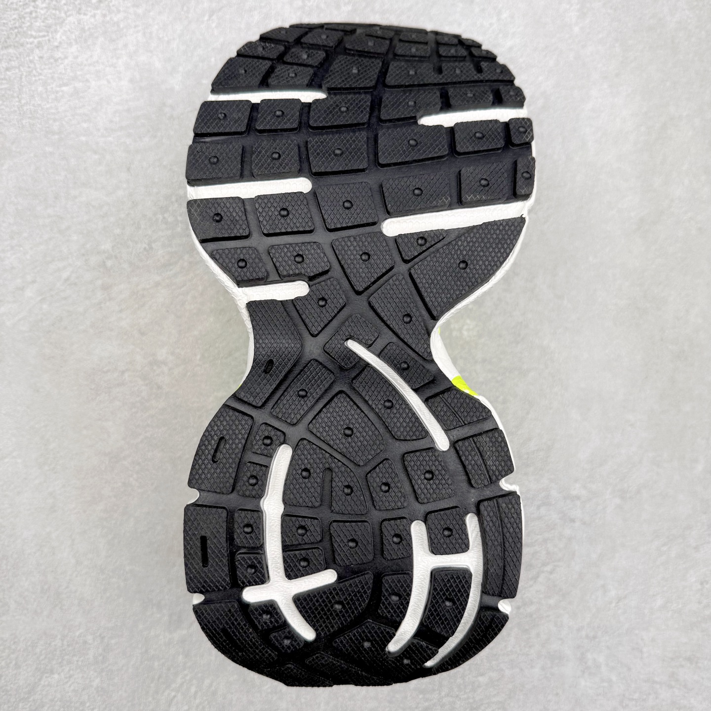 图片[9]-＃福利特价 BALENCIAGA 3XL 巴黎世家袜子鞋复古休闲运动鞋 推出探索时尚界对于原创与挪用的概念、以全新系列致敬传承与经典 以标志性Balenciaga廓形和抽象大底 碰撞出诙谐又和谐的新创意 配套套现全码福利开炸 长期补货价格一步到位 市场中端王者 欢迎对比 实力大厂成熟流水线出品 品控完美 免检产品 新配色陆续开发 全套原纸板楦头开发 完美版型 鞋头边缘和后帮徽标 鞋面和后跟凸印尺码 鞋舌 3XL 橡胶品牌标识和反光细节 鞋帮拉袢和鞋舌拉祥 配反光细节 备用鞋带在鞋履前侧 可在穿着前取下 便于不同造型搭配 注意运费超重 偏大一码 尺码：35 36 37 38 39 40 41 42 43 44 45 46-选品中心