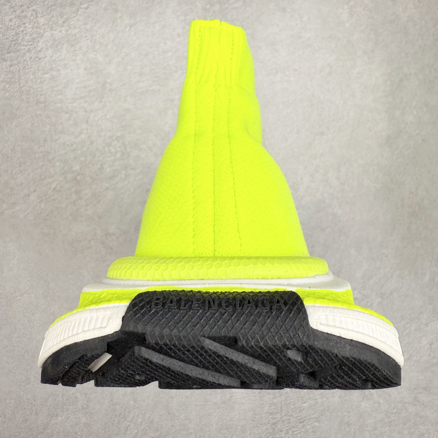 图片[8]-＃福利特价 BALENCIAGA 3XL 巴黎世家袜子鞋复古休闲运动鞋 推出探索时尚界对于原创与挪用的概念、以全新系列致敬传承与经典 以标志性Balenciaga廓形和抽象大底 碰撞出诙谐又和谐的新创意 配套套现全码福利开炸 长期补货价格一步到位 市场中端王者 欢迎对比 实力大厂成熟流水线出品 品控完美 免检产品 新配色陆续开发 全套原纸板楦头开发 完美版型 鞋头边缘和后帮徽标 鞋面和后跟凸印尺码 鞋舌 3XL 橡胶品牌标识和反光细节 鞋帮拉袢和鞋舌拉祥 配反光细节 备用鞋带在鞋履前侧 可在穿着前取下 便于不同造型搭配 注意运费超重 偏大一码 尺码：35 36 37 38 39 40 41 42 43 44 45 46-选品中心