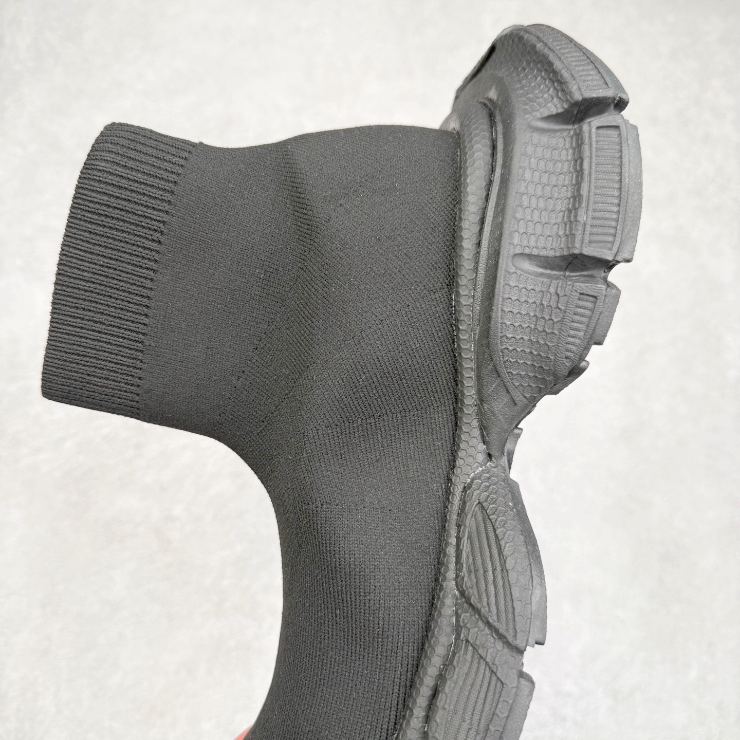 图片[7]-＃福利特价 BALENCIAGA 3XL 巴黎世家袜子鞋复古休闲运动鞋 推出探索时尚界对于原创与挪用的概念、以全新系列致敬传承与经典 以标志性Balenciaga廓形和抽象大底 碰撞出诙谐又和谐的新创意 配套套现全码福利开炸 长期补货价格一步到位 市场中端王者 欢迎对比 实力大厂成熟流水线出品 品控完美 免检产品 新配色陆续开发 全套原纸板楦头开发 完美版型 鞋头边缘和后帮徽标 鞋面和后跟凸印尺码 鞋舌 3XL 橡胶品牌标识和反光细节 鞋帮拉袢和鞋舌拉祥 配反光细节 备用鞋带在鞋履前侧 可在穿着前取下 便于不同造型搭配 注意运费超重 偏大一码 尺码：35 36 37 38 39 40 41 42 43 44 45 46-选品中心